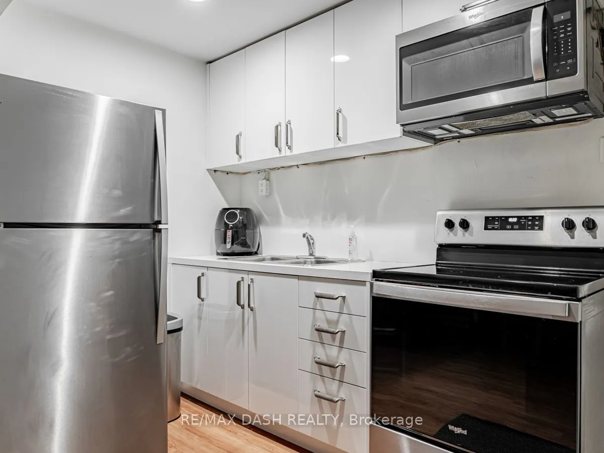 661 Huron Street, #201