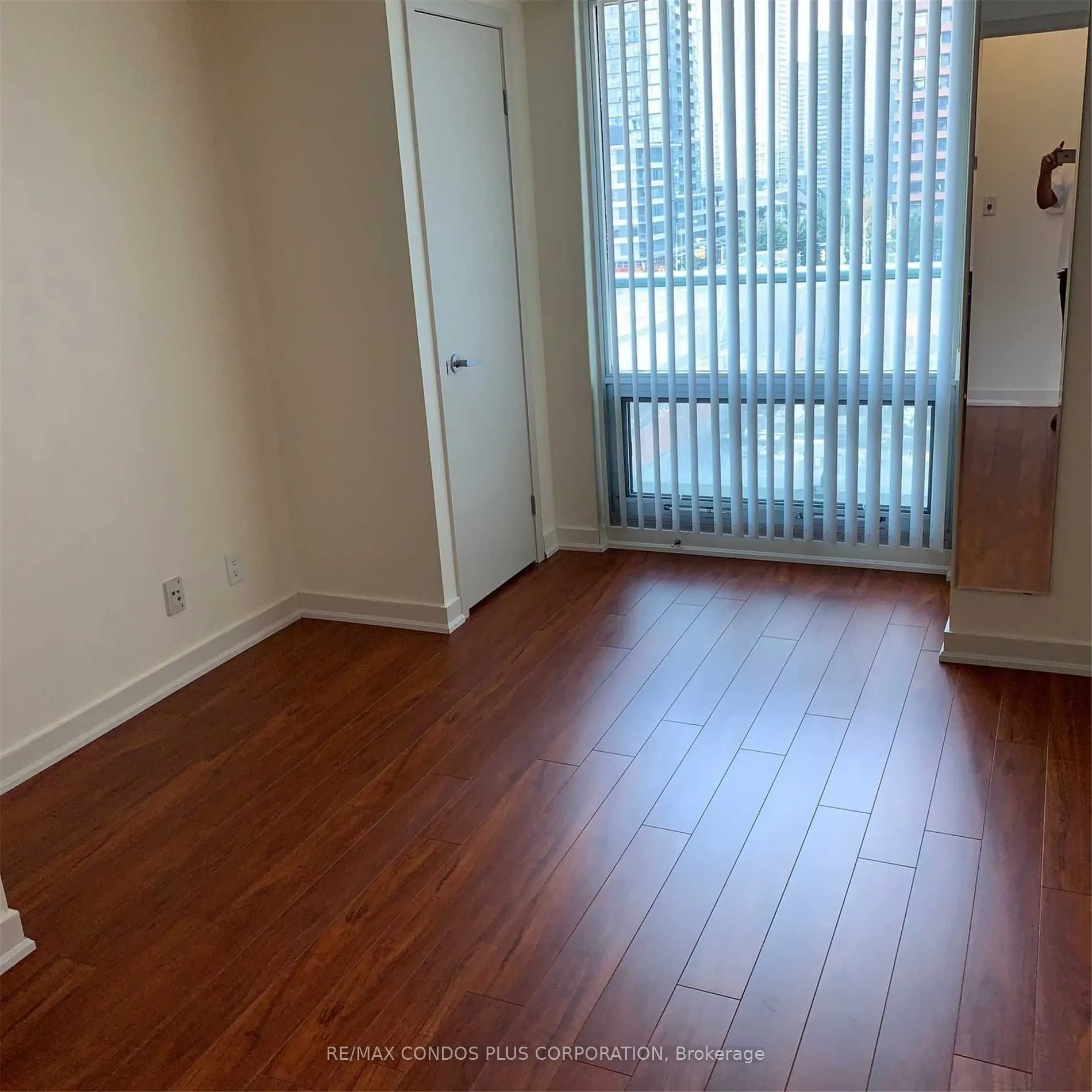 81 Navy Wharf Court, #707