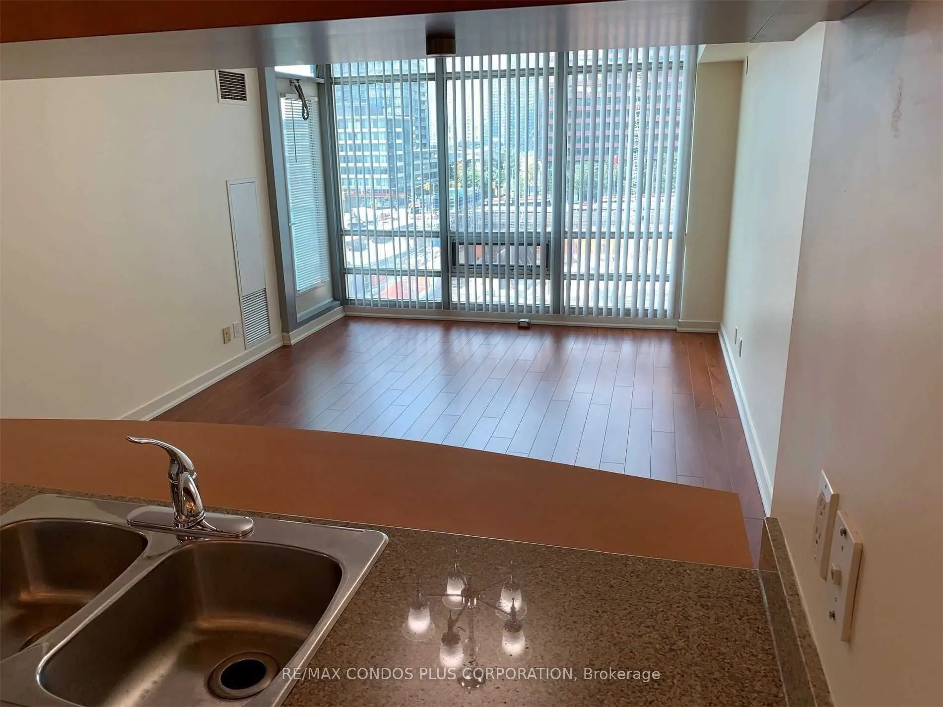 81 Navy Wharf Court, #707
