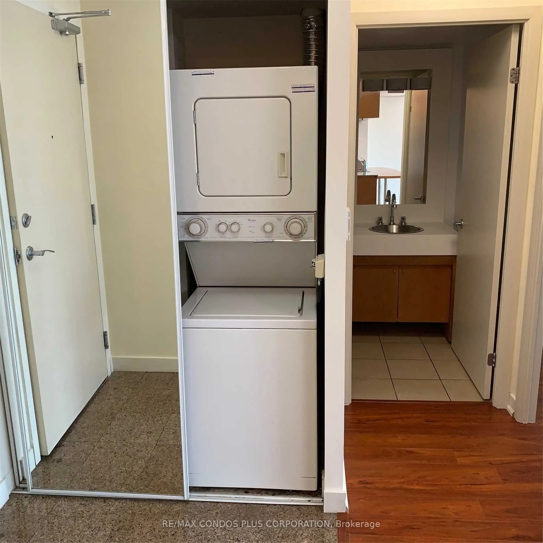 81 Navy Wharf Court, #707