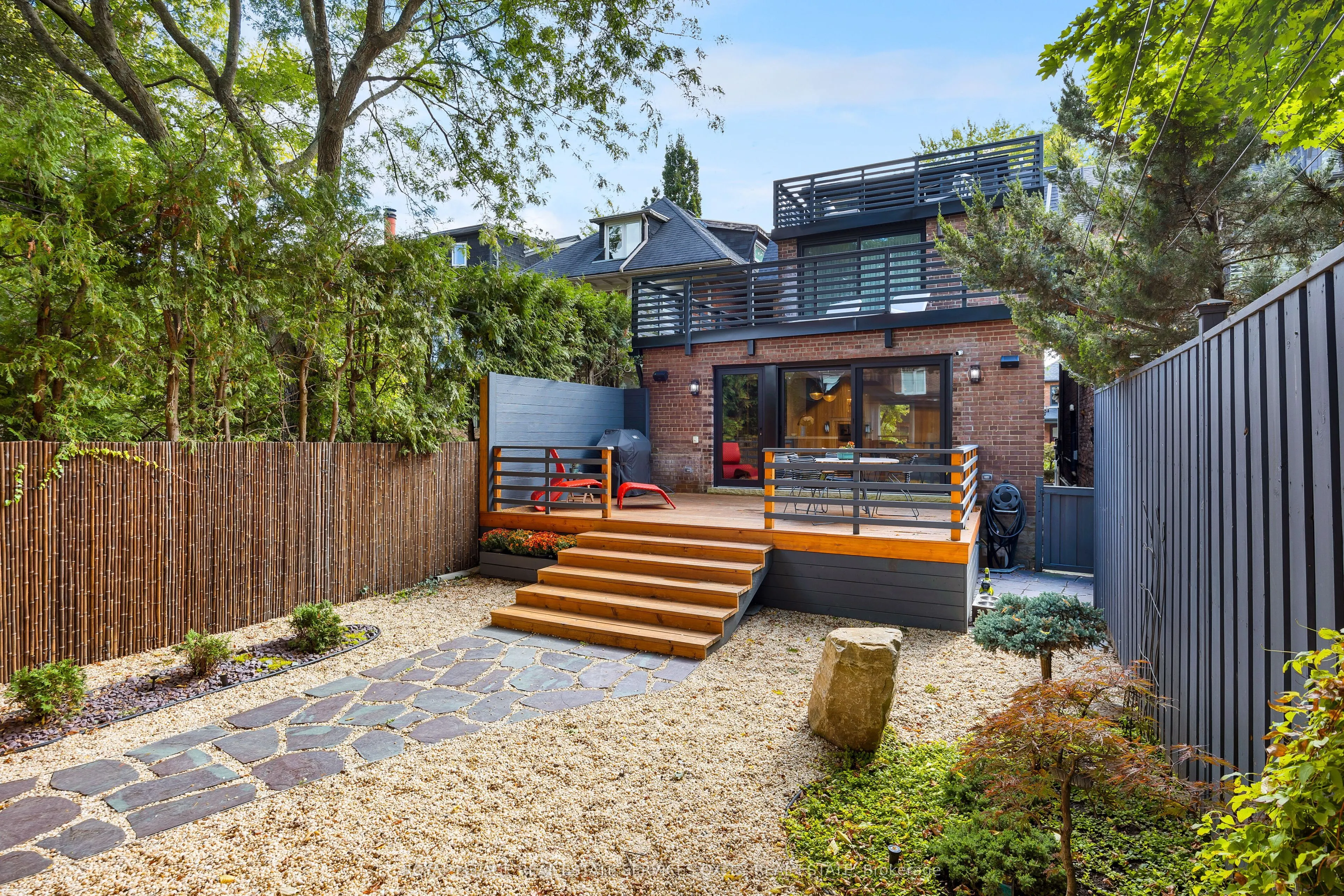 26 Mcmaster Avenue