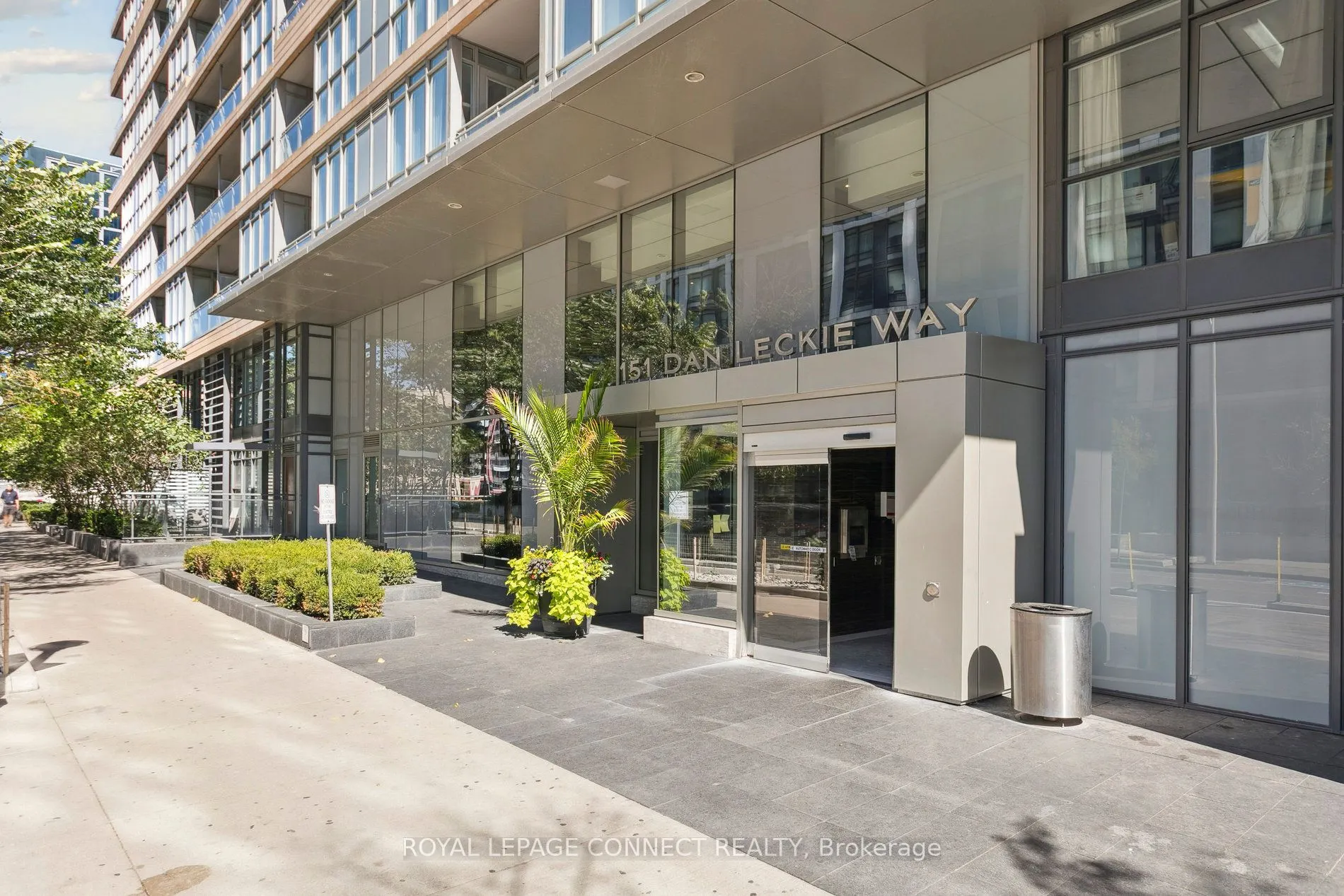 151 Dan Leckie Way, #921