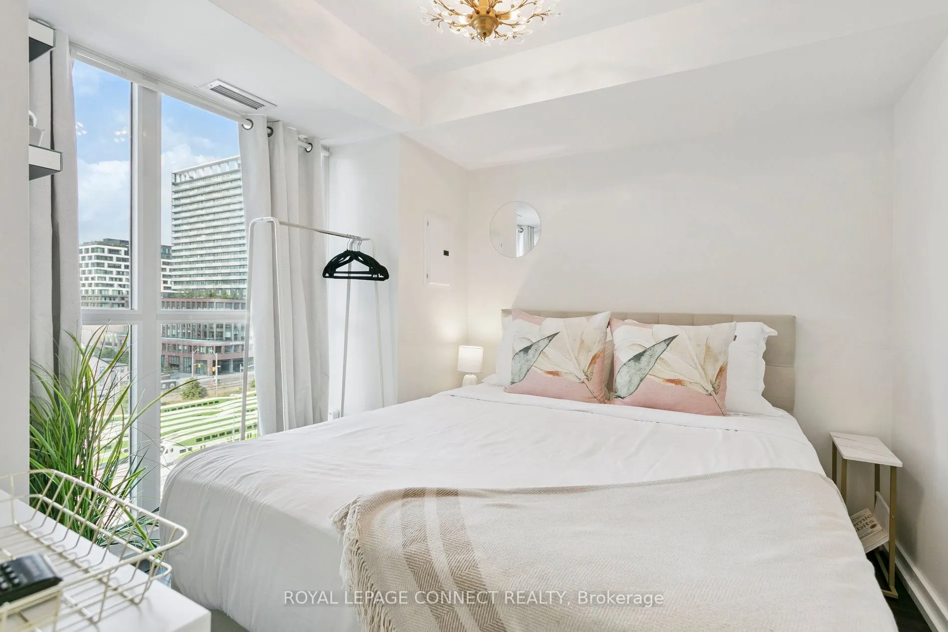 151 Dan Leckie Way, #921