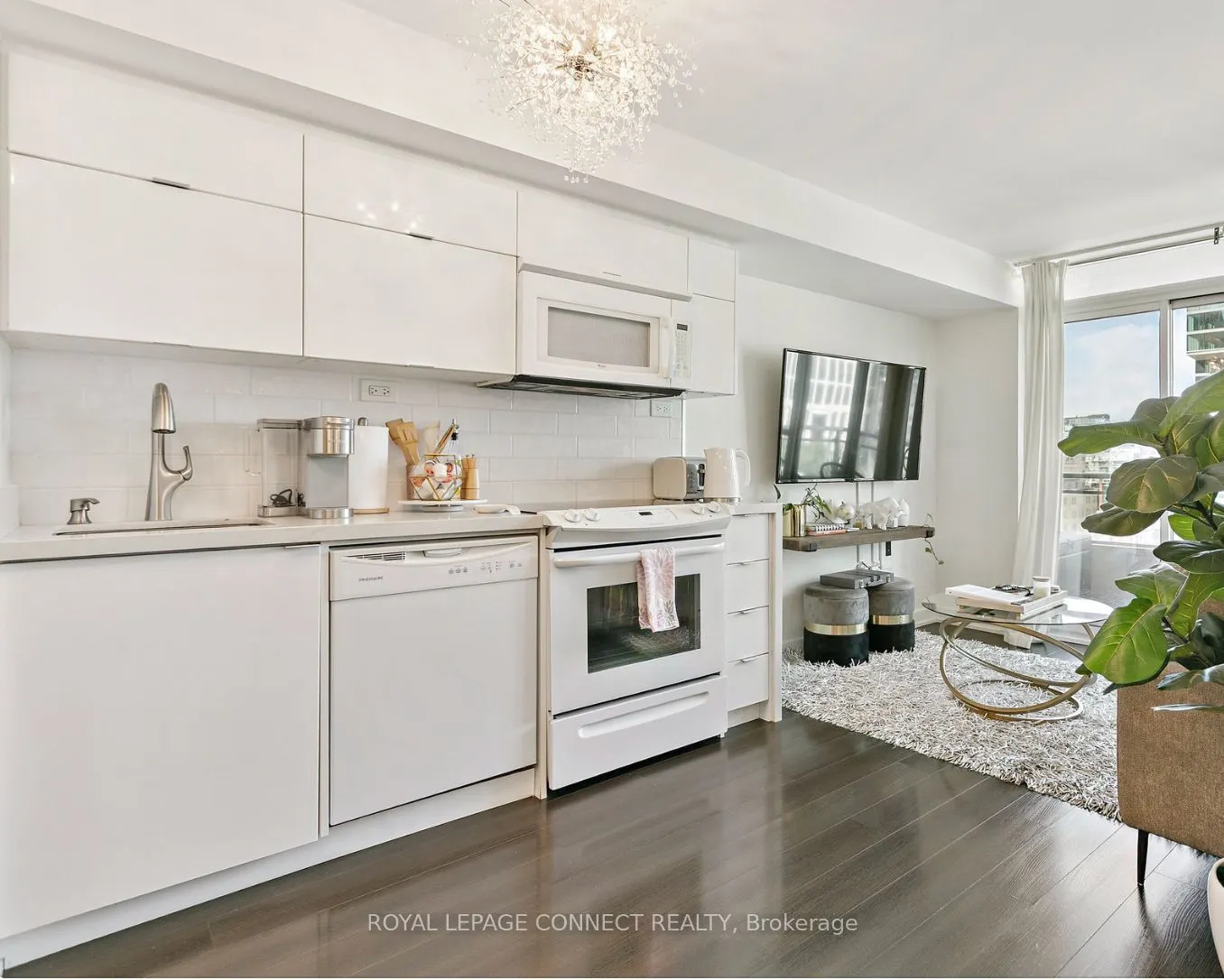 151 Dan Leckie Way, #921