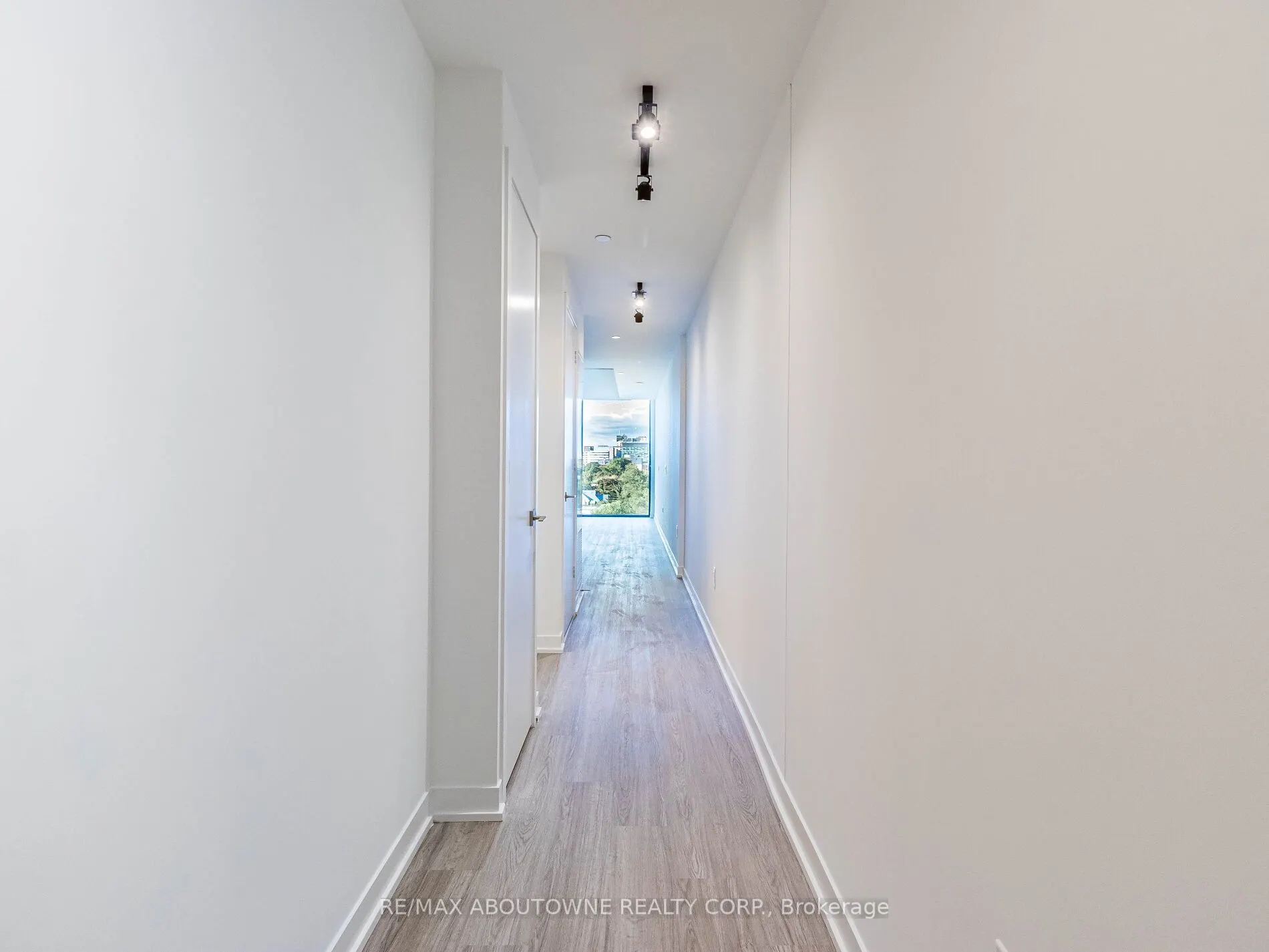 195 McCaul Street, #703