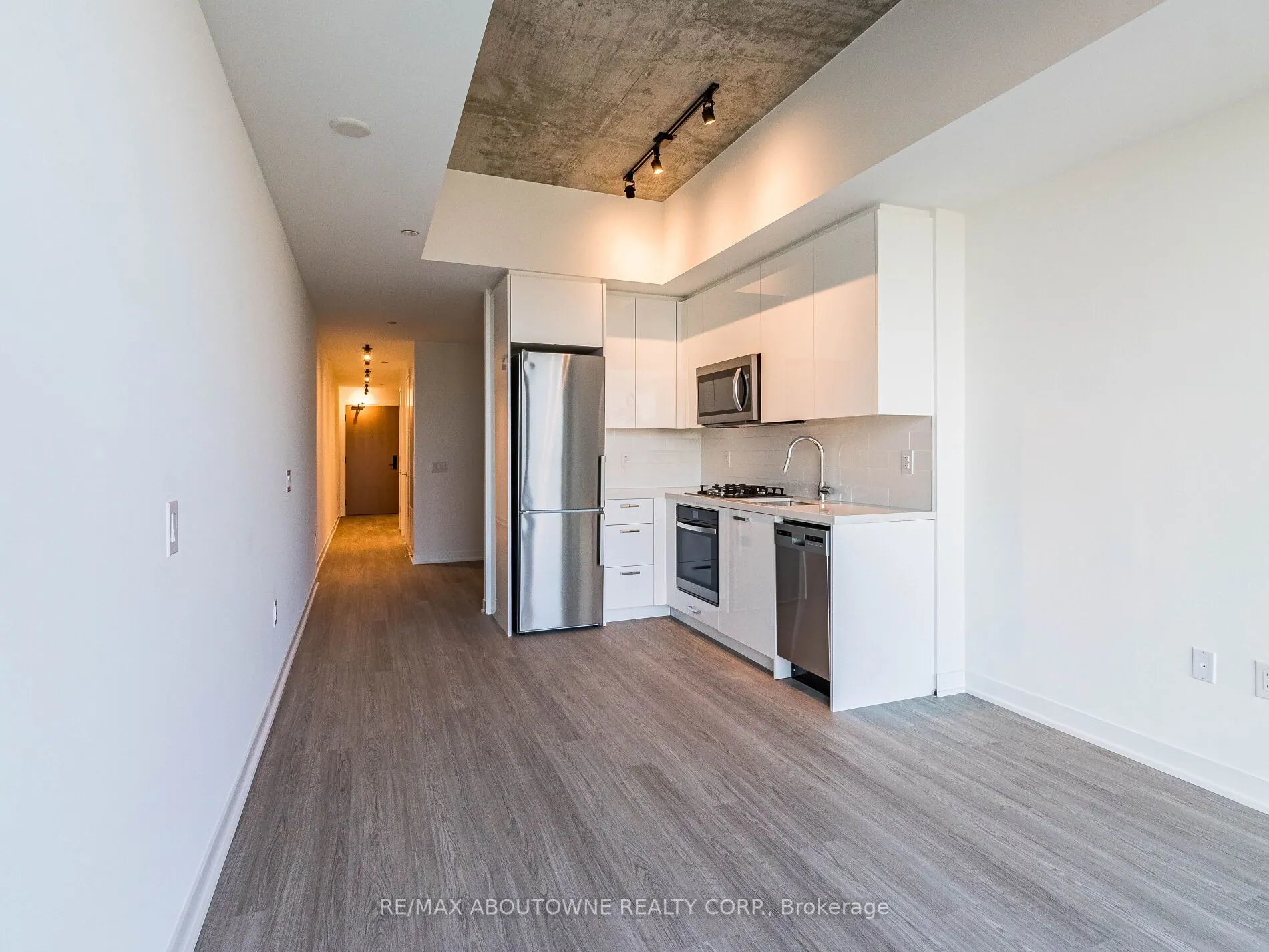 195 McCaul Street, #703