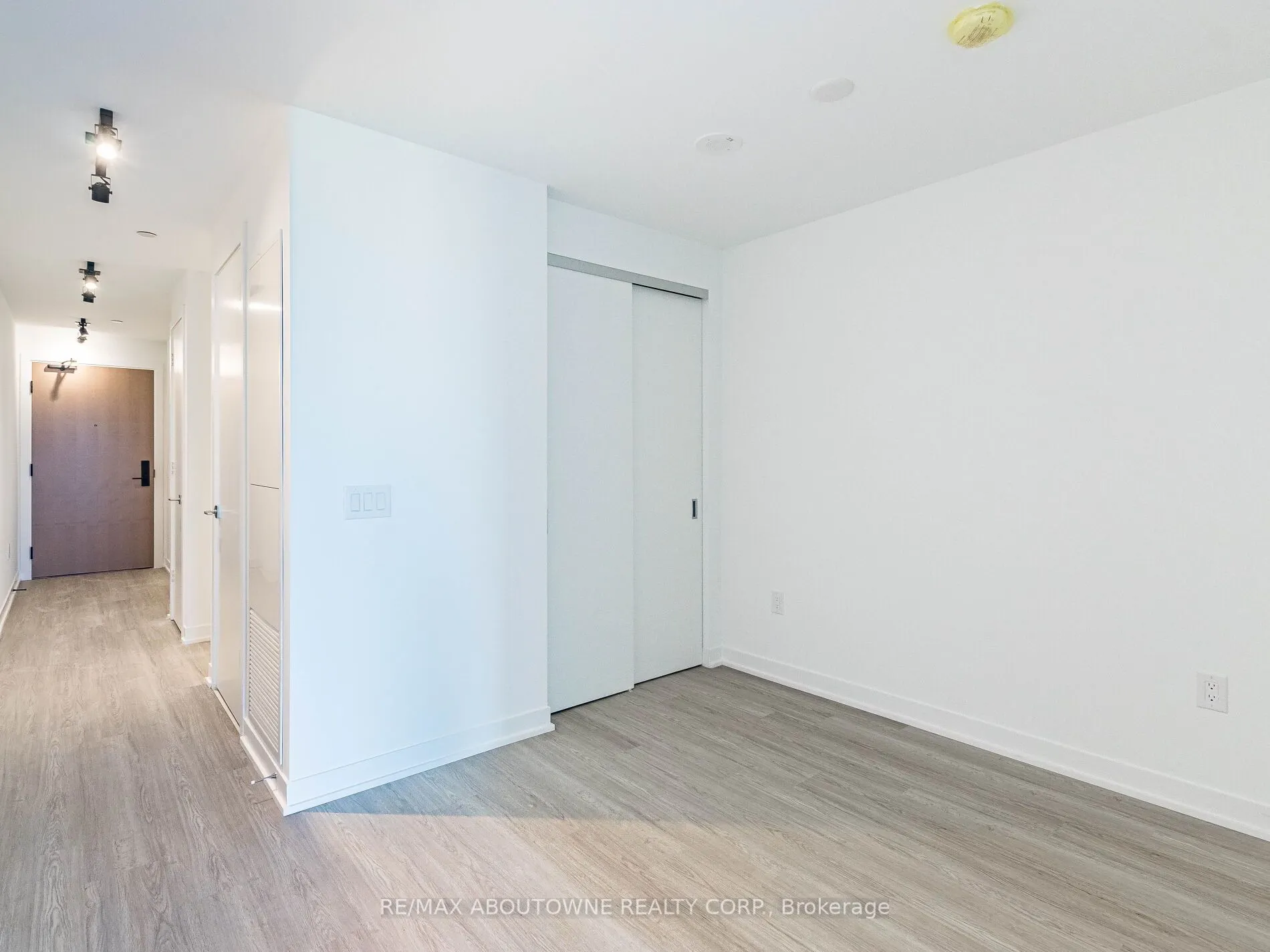 195 McCaul Street, #703