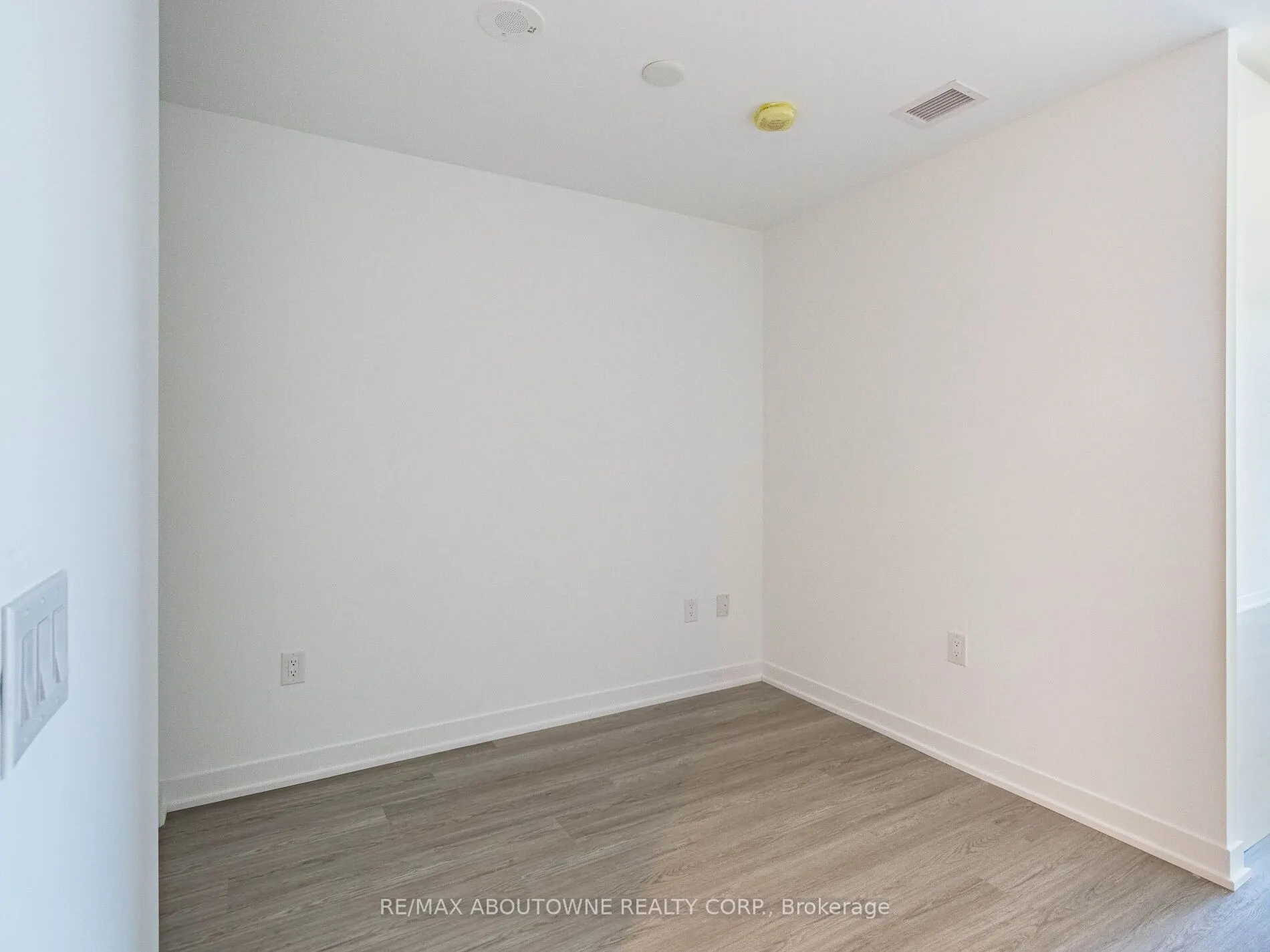 195 McCaul Street, #703