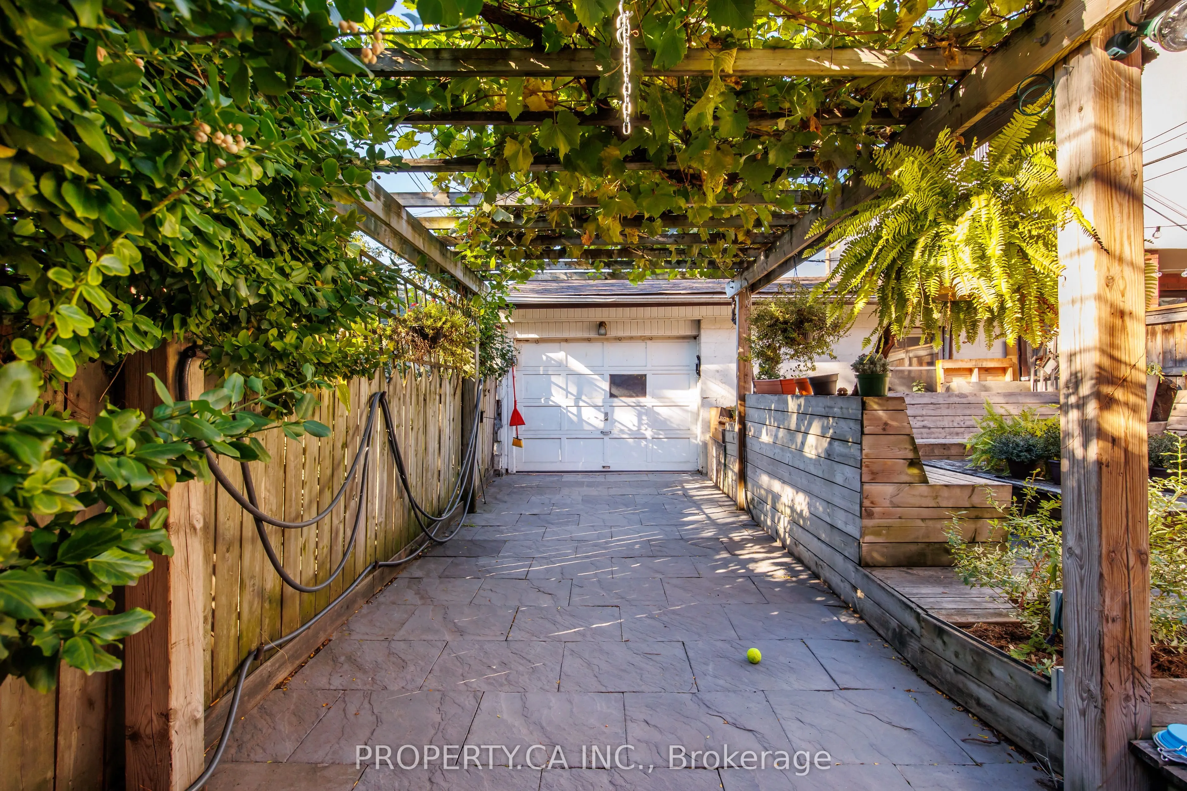 396 Roxton Road