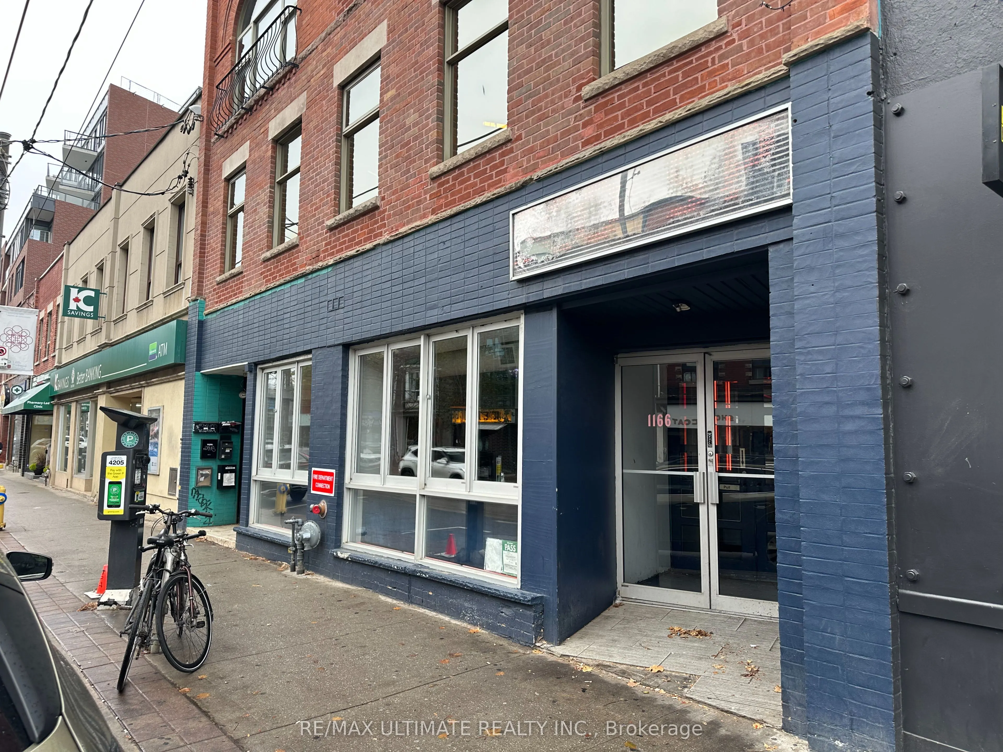 1166 Dundas Street W