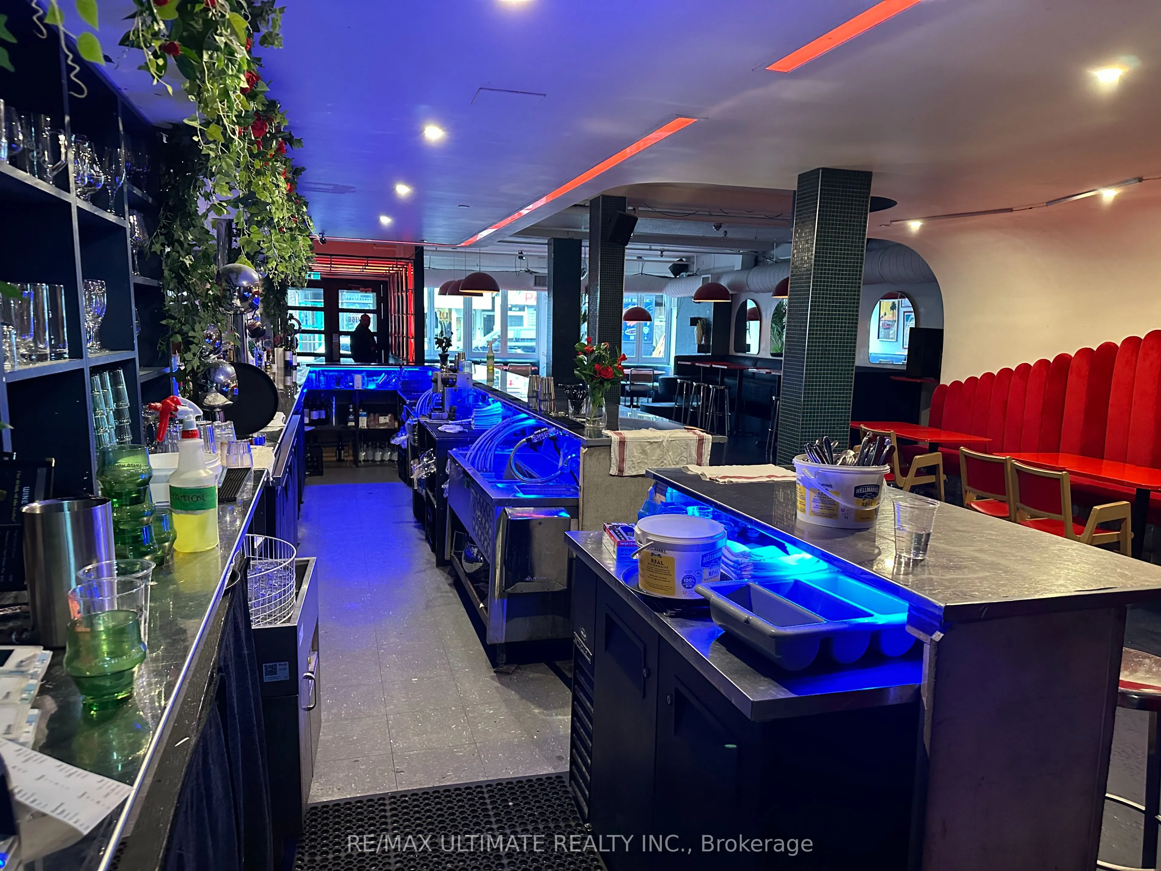 1166 Dundas Street W