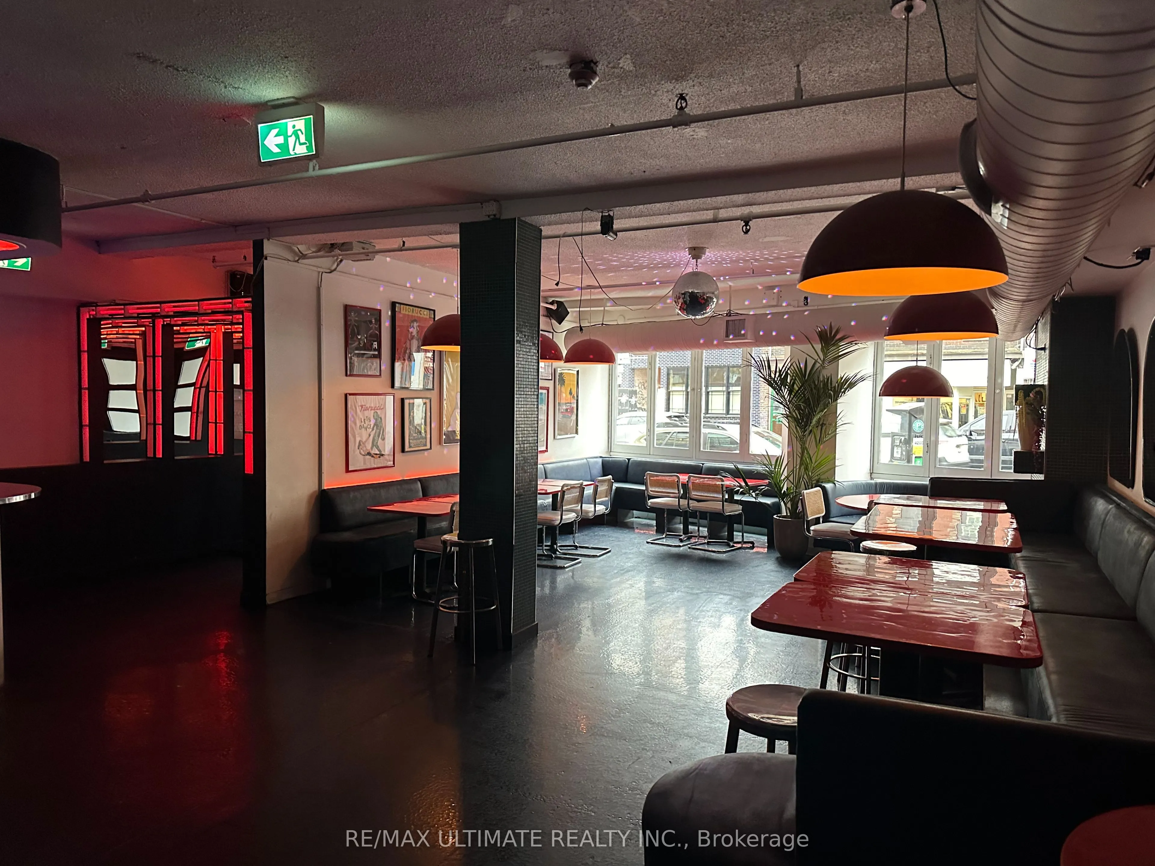 1166 Dundas Street W