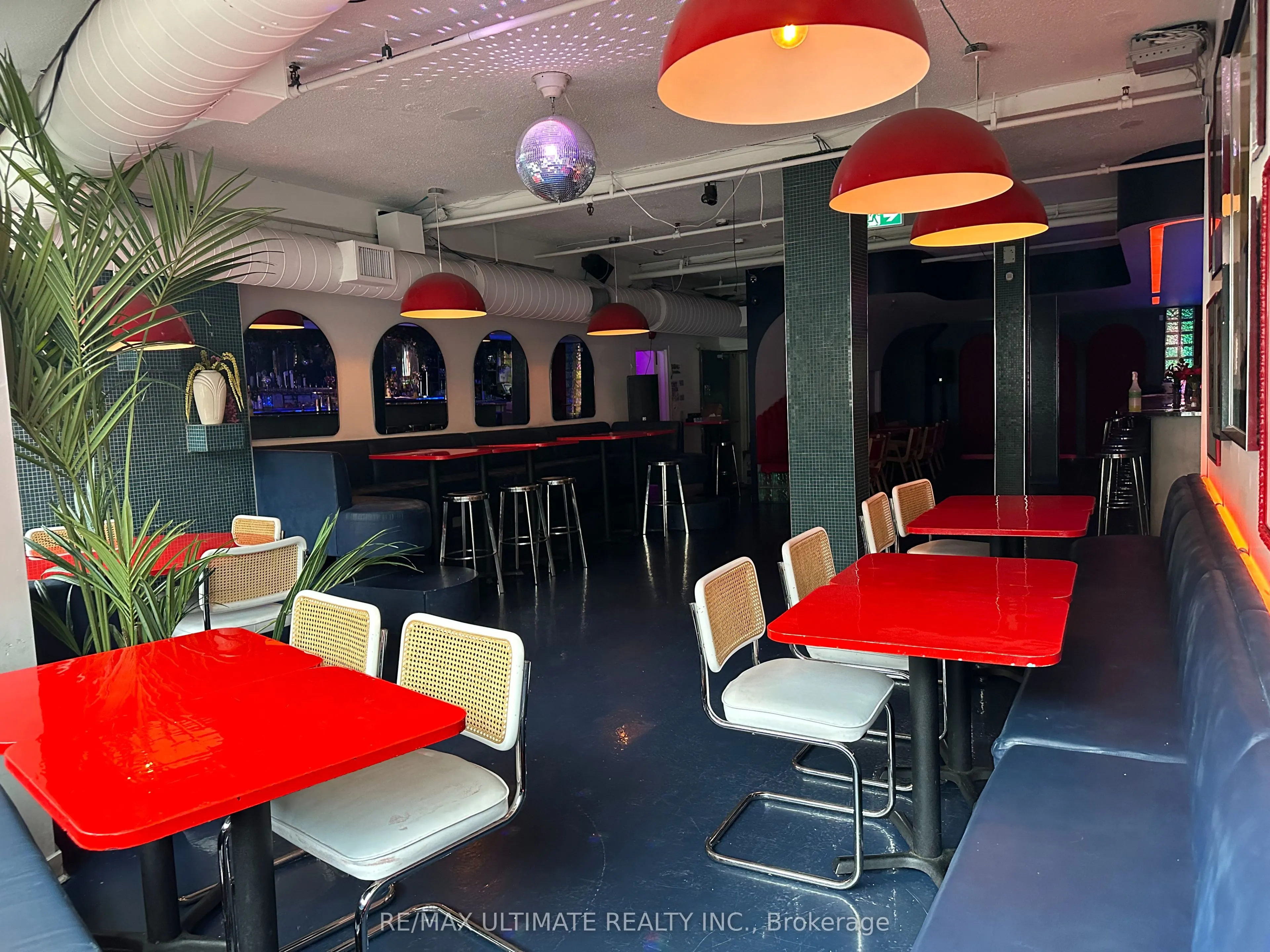 1166 Dundas Street W