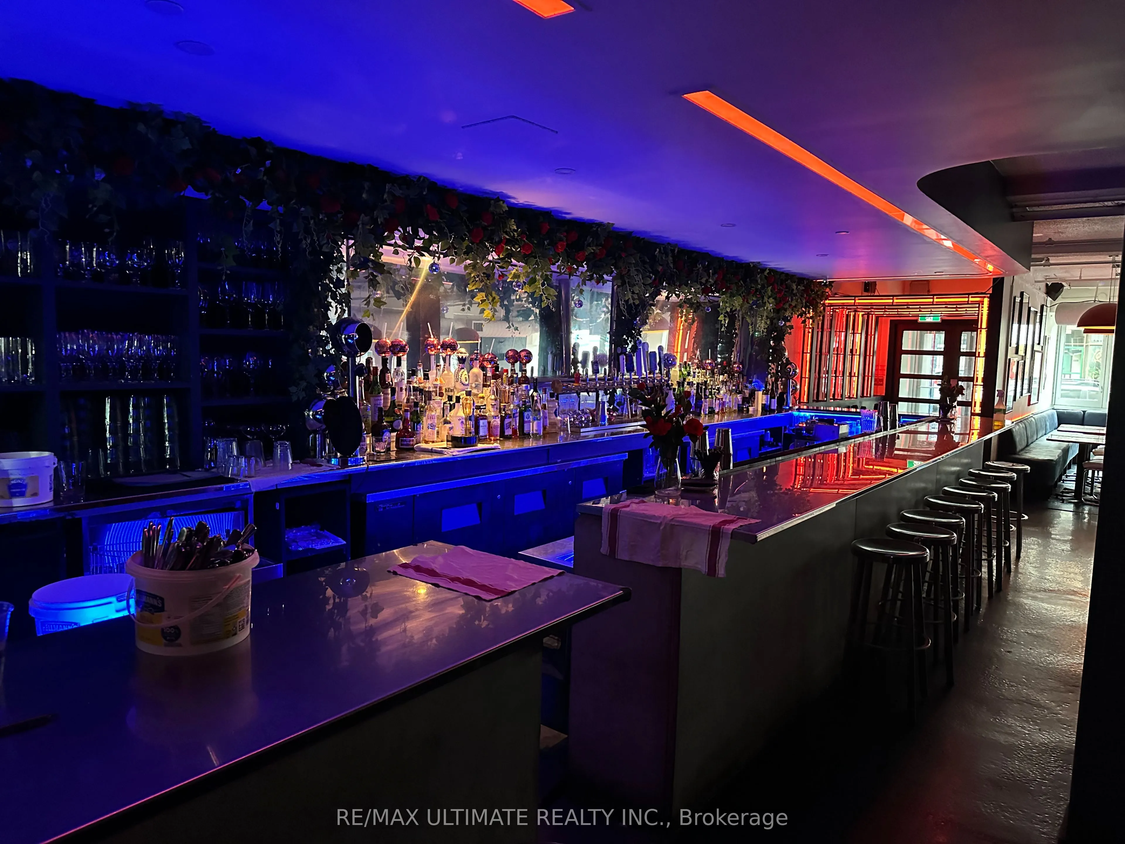 1166 Dundas Street W