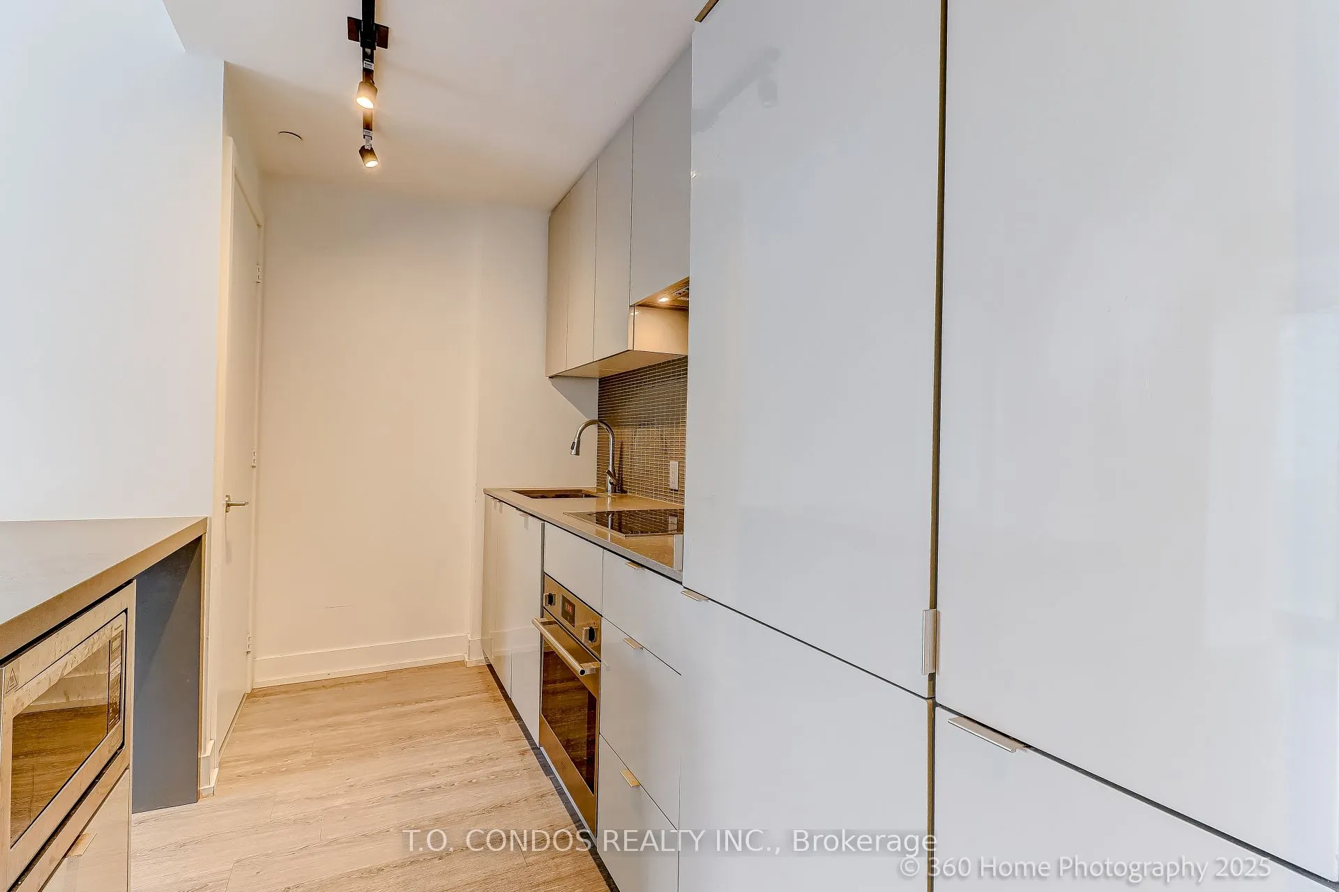 7 Grenville Street, #4105
