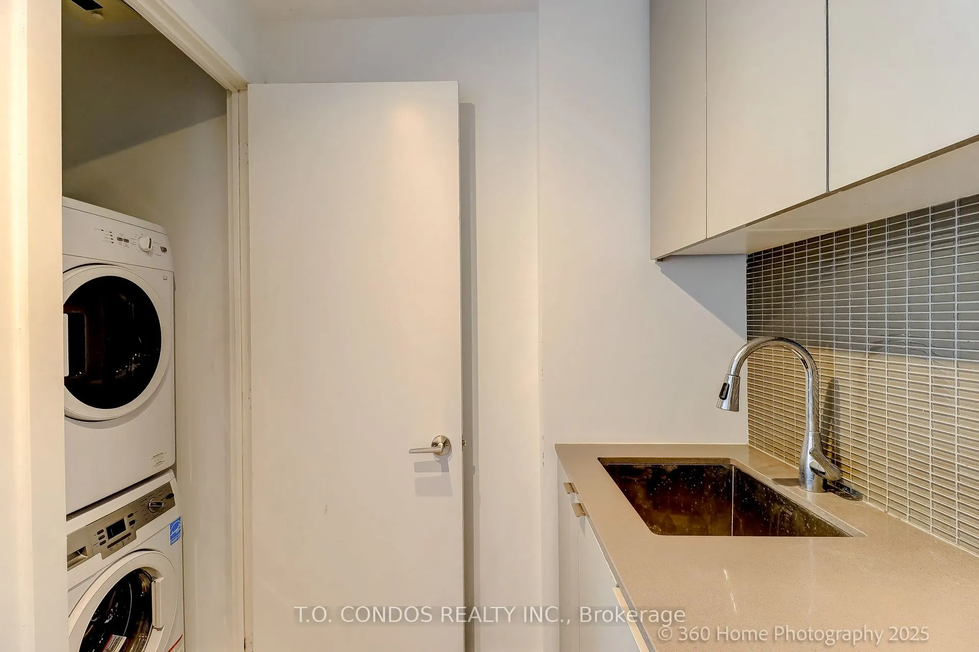 7 Grenville Street, #4105