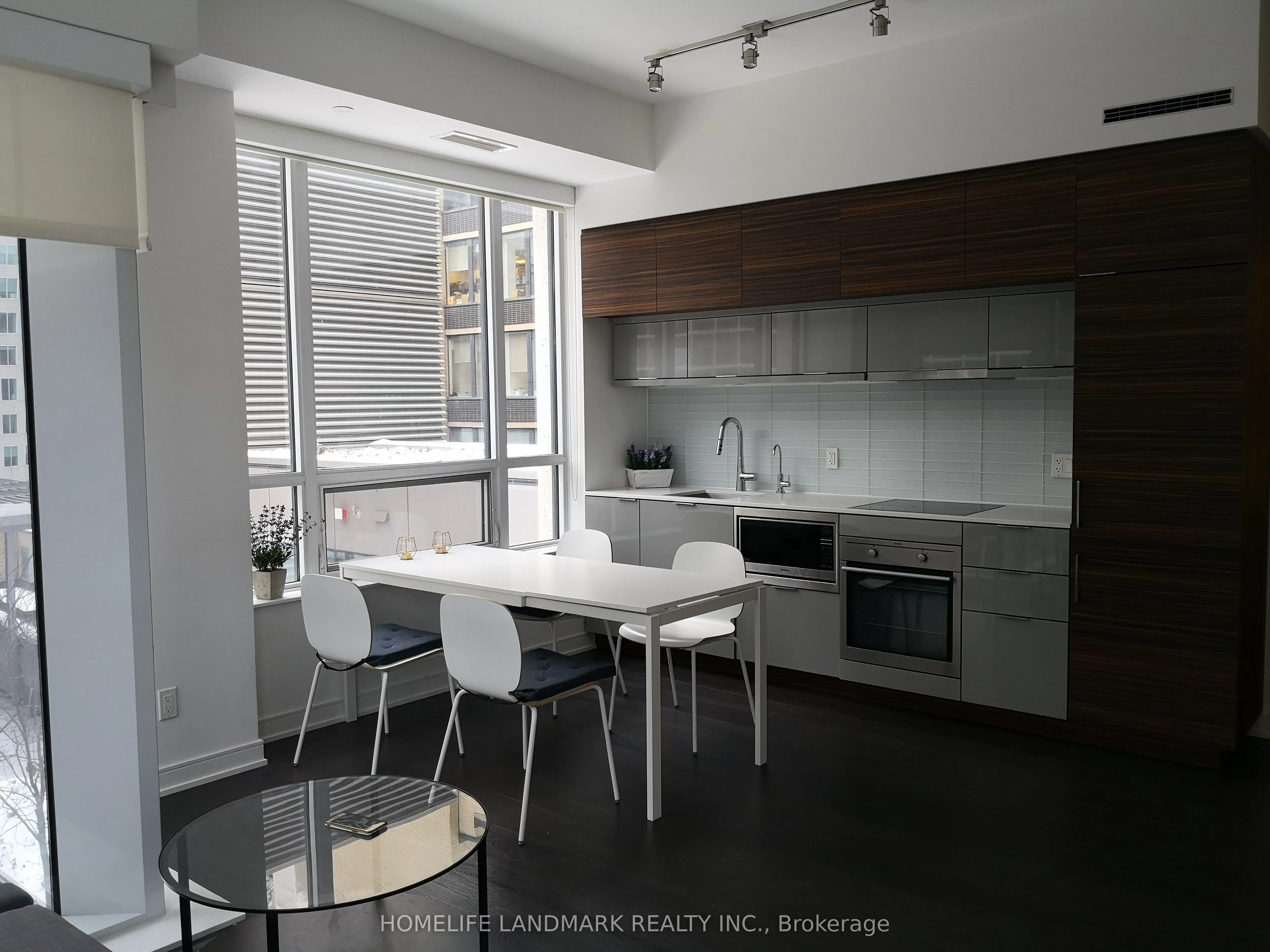 88 Scott Street, #711