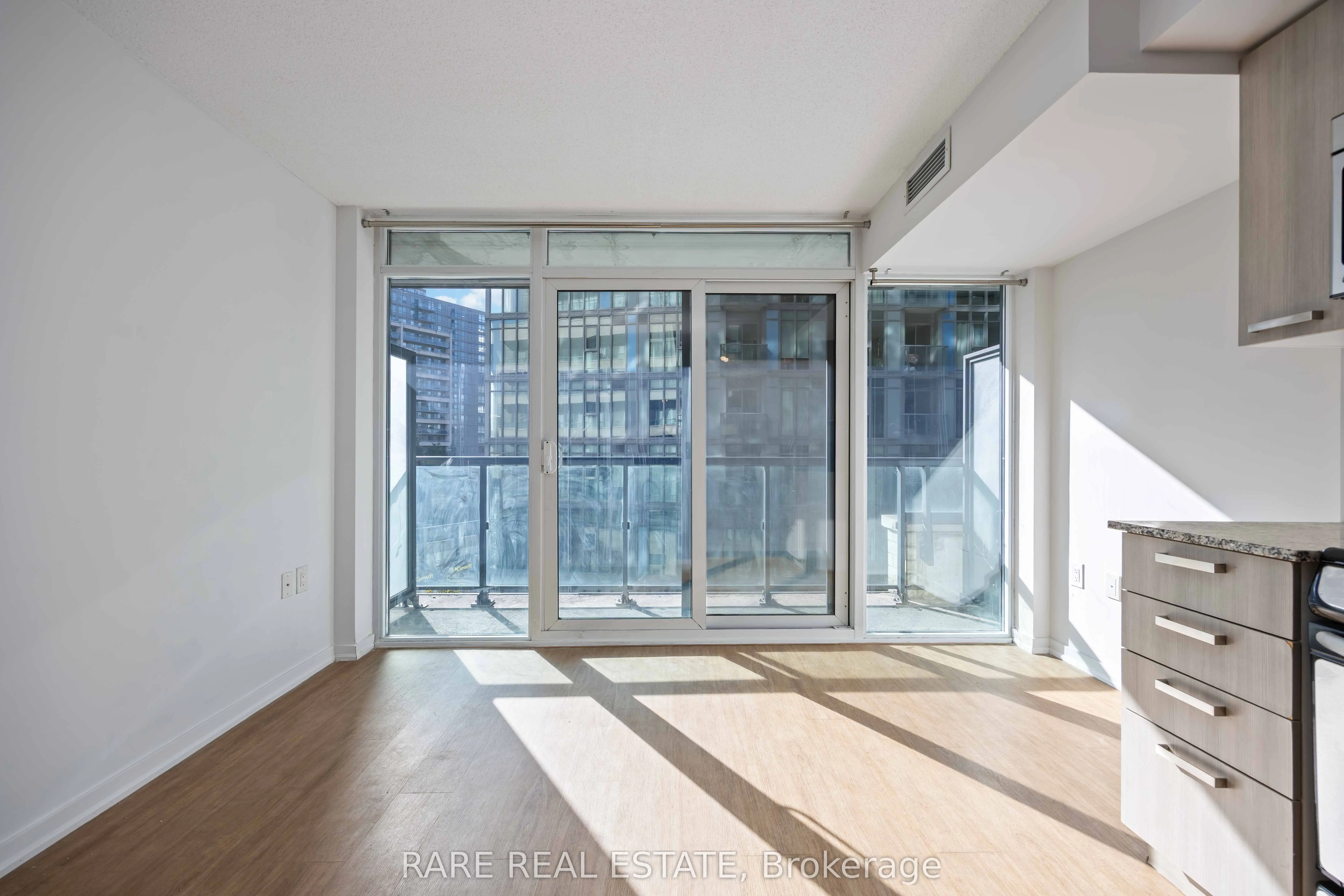 36 Lisgar Street, #519W