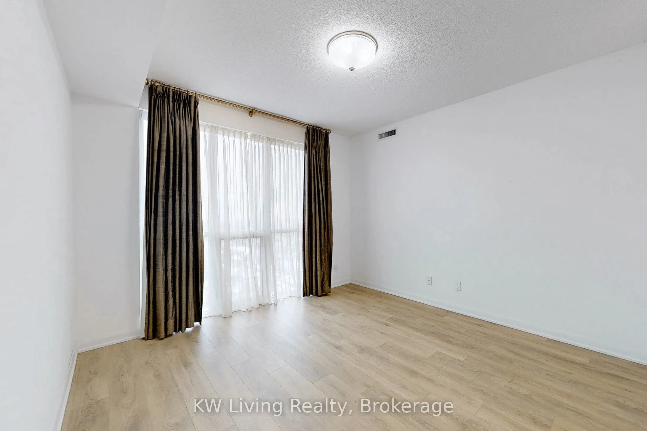 5162 Yonge Street, #PH202
