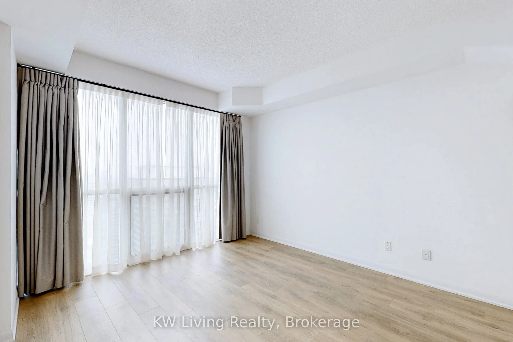 5162 Yonge Street, #PH202