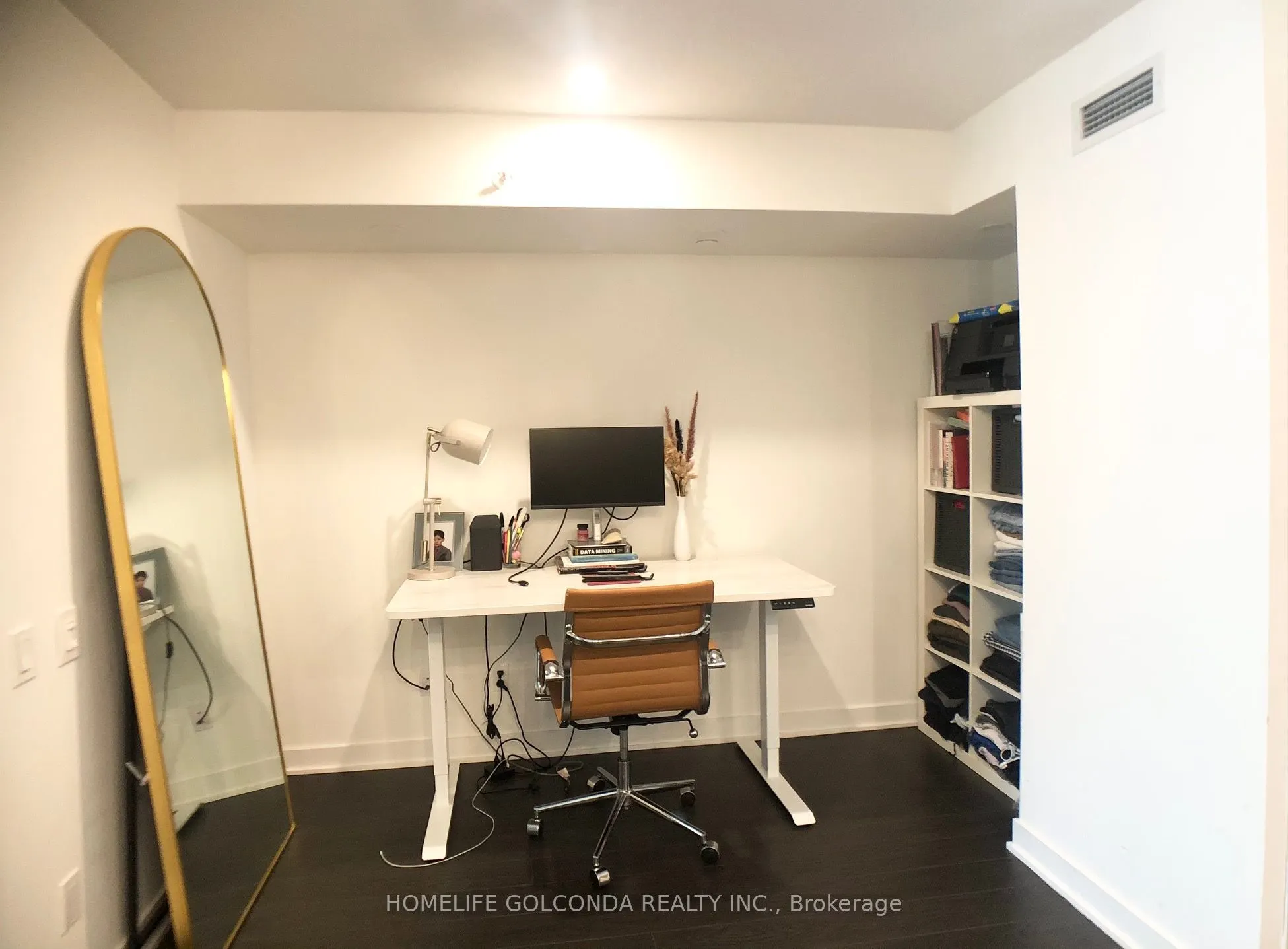 19 Bathurst Street, #910