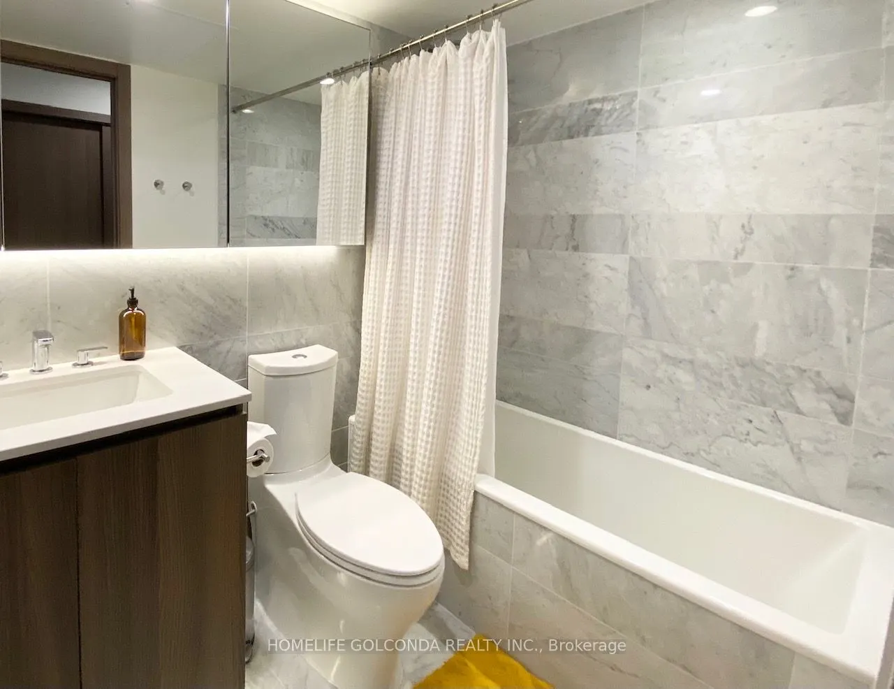 19 Bathurst Street, #910
