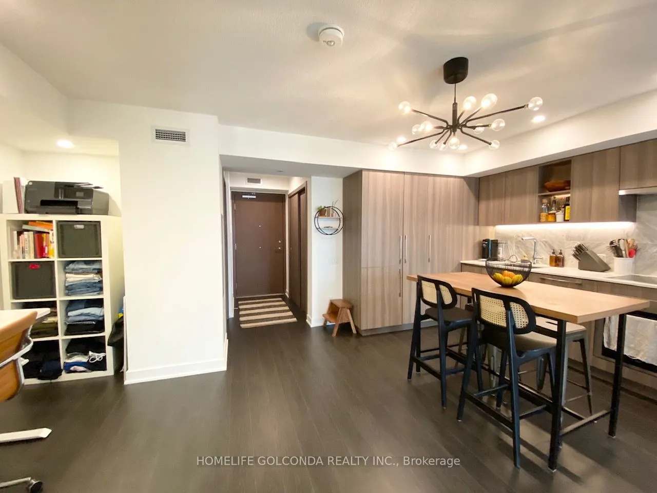 19 Bathurst Street, #910