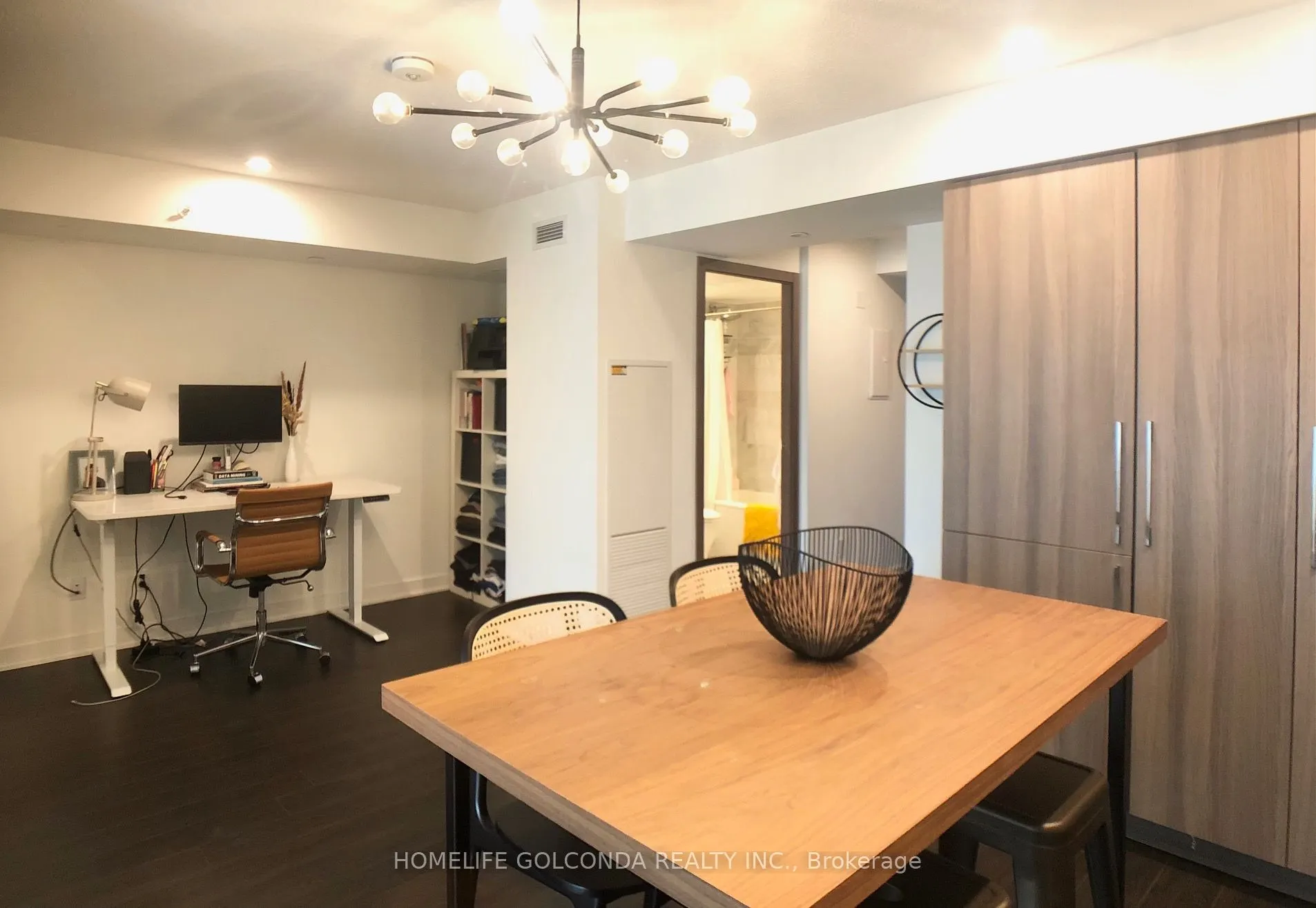 19 Bathurst Street, #910