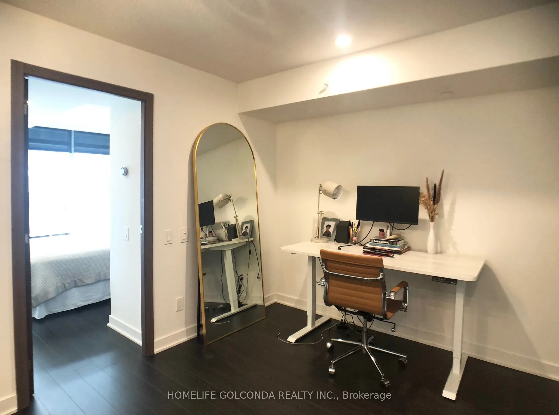 19 Bathurst Street, #910