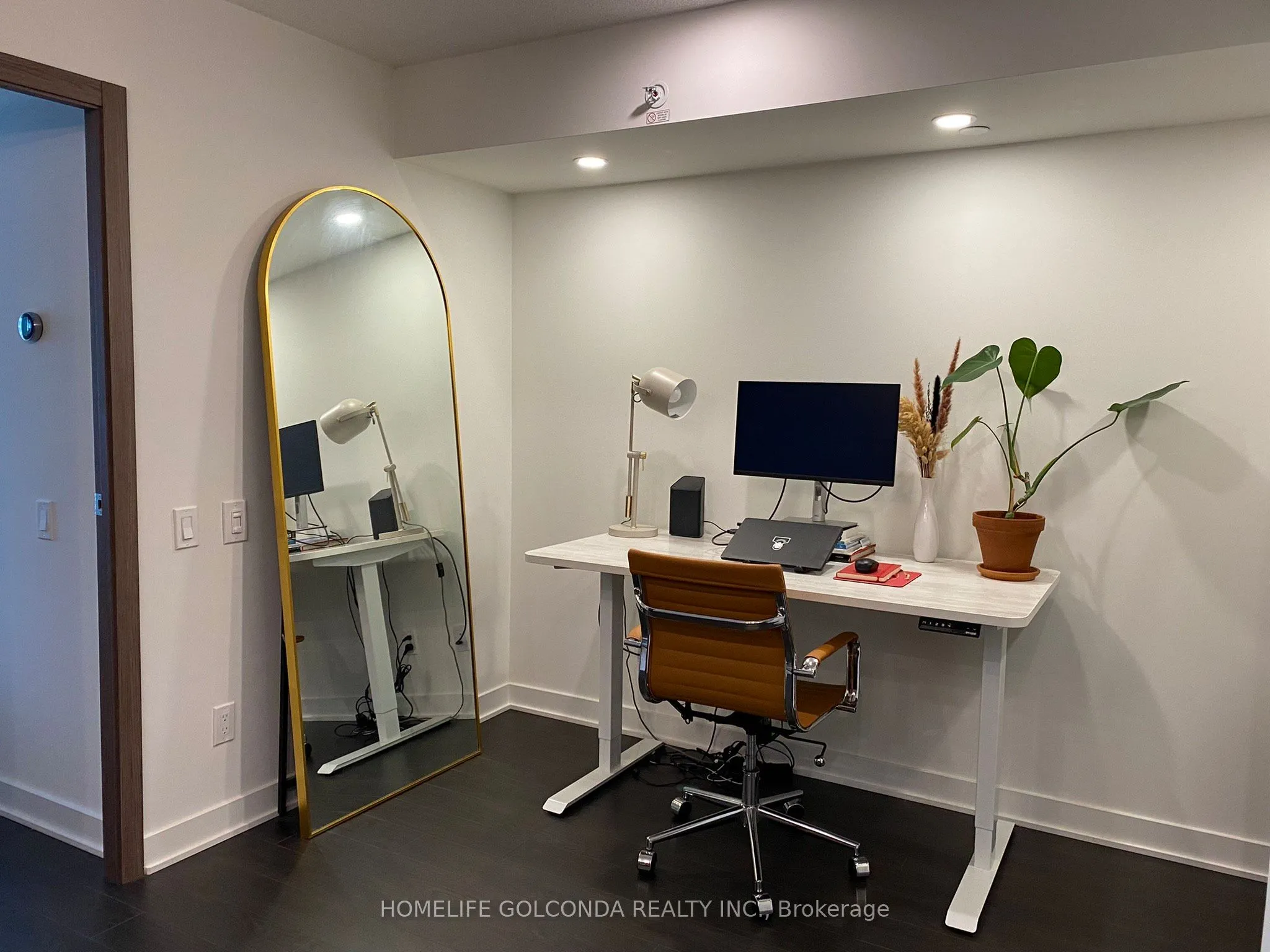 19 Bathurst Street, #910