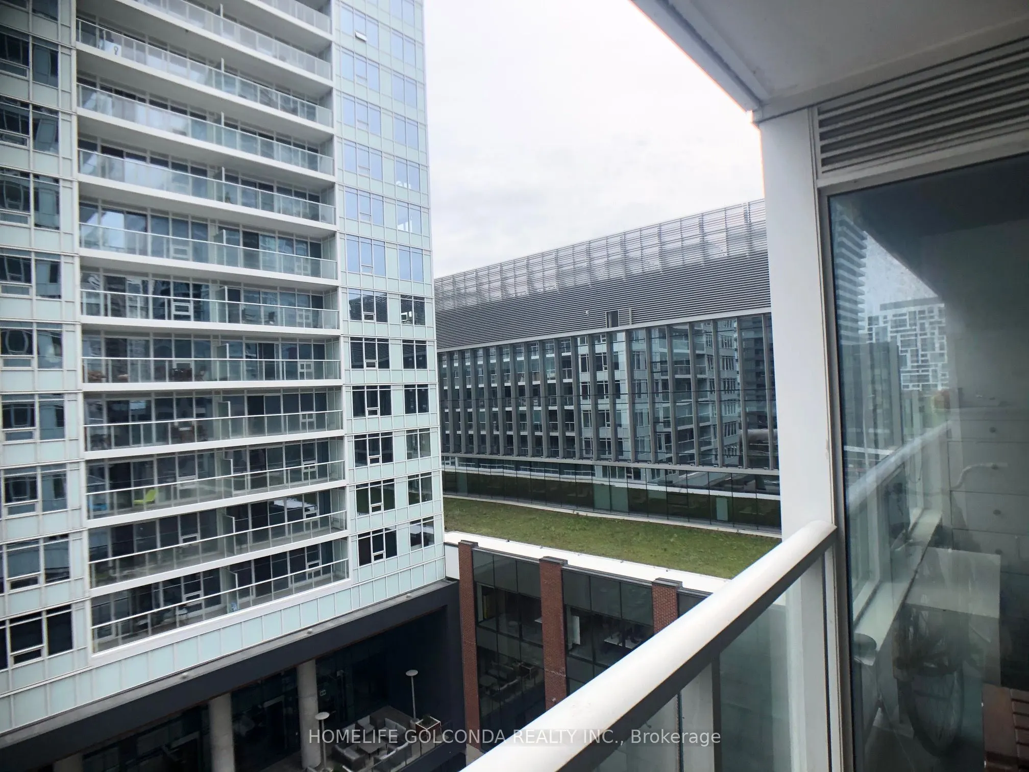19 Bathurst Street, #910