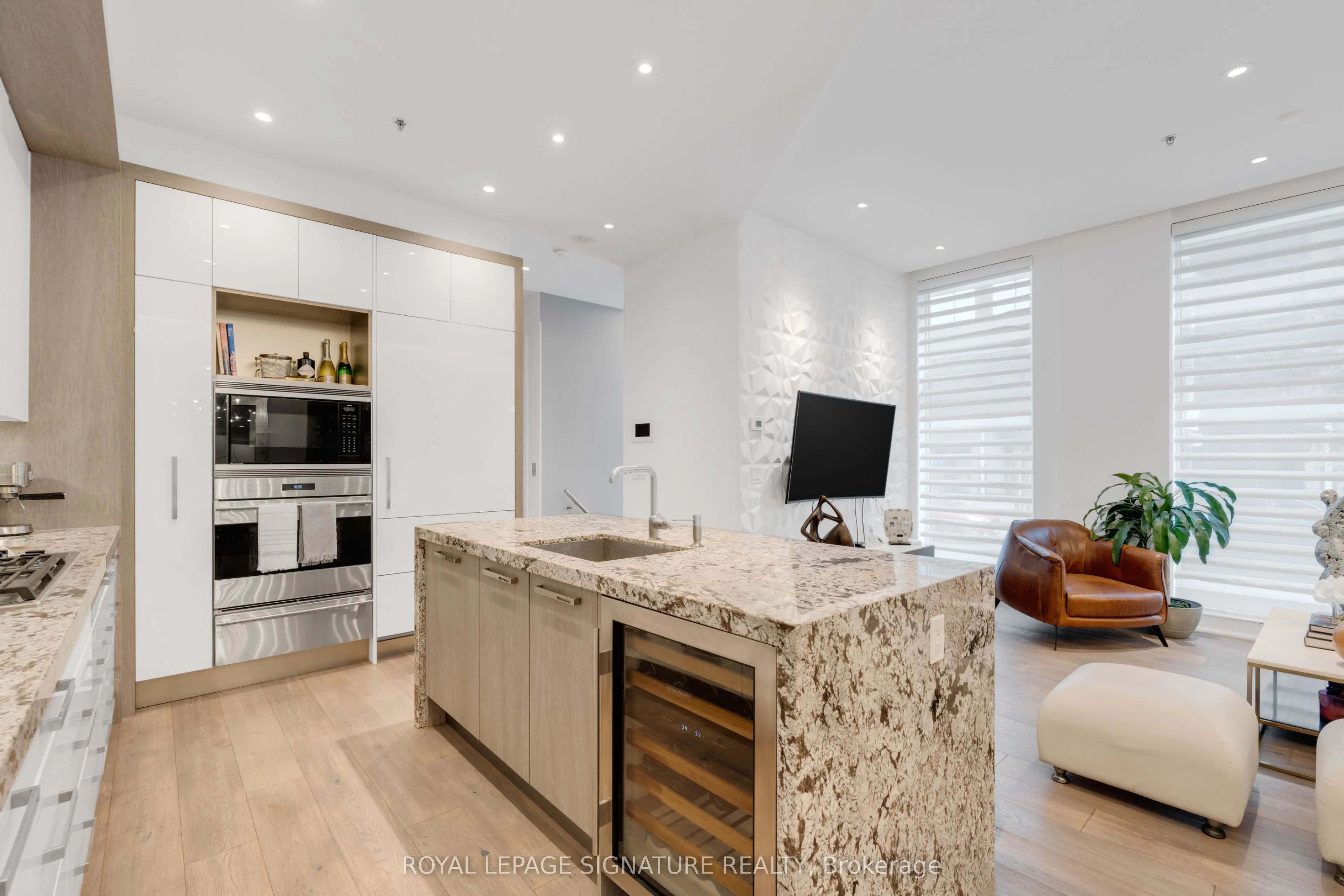 1078 Bay Street, #13