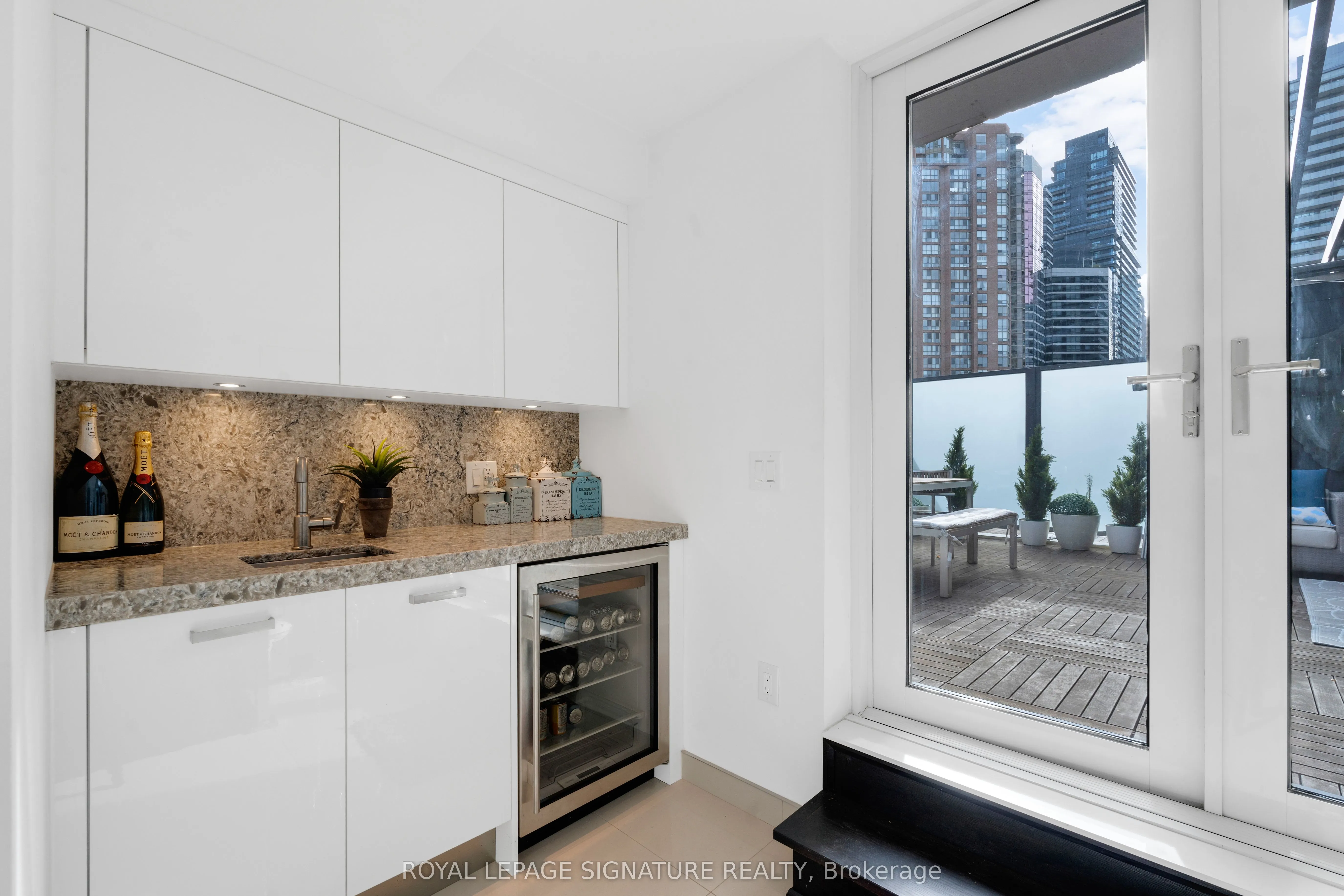 1078 Bay Street, #13