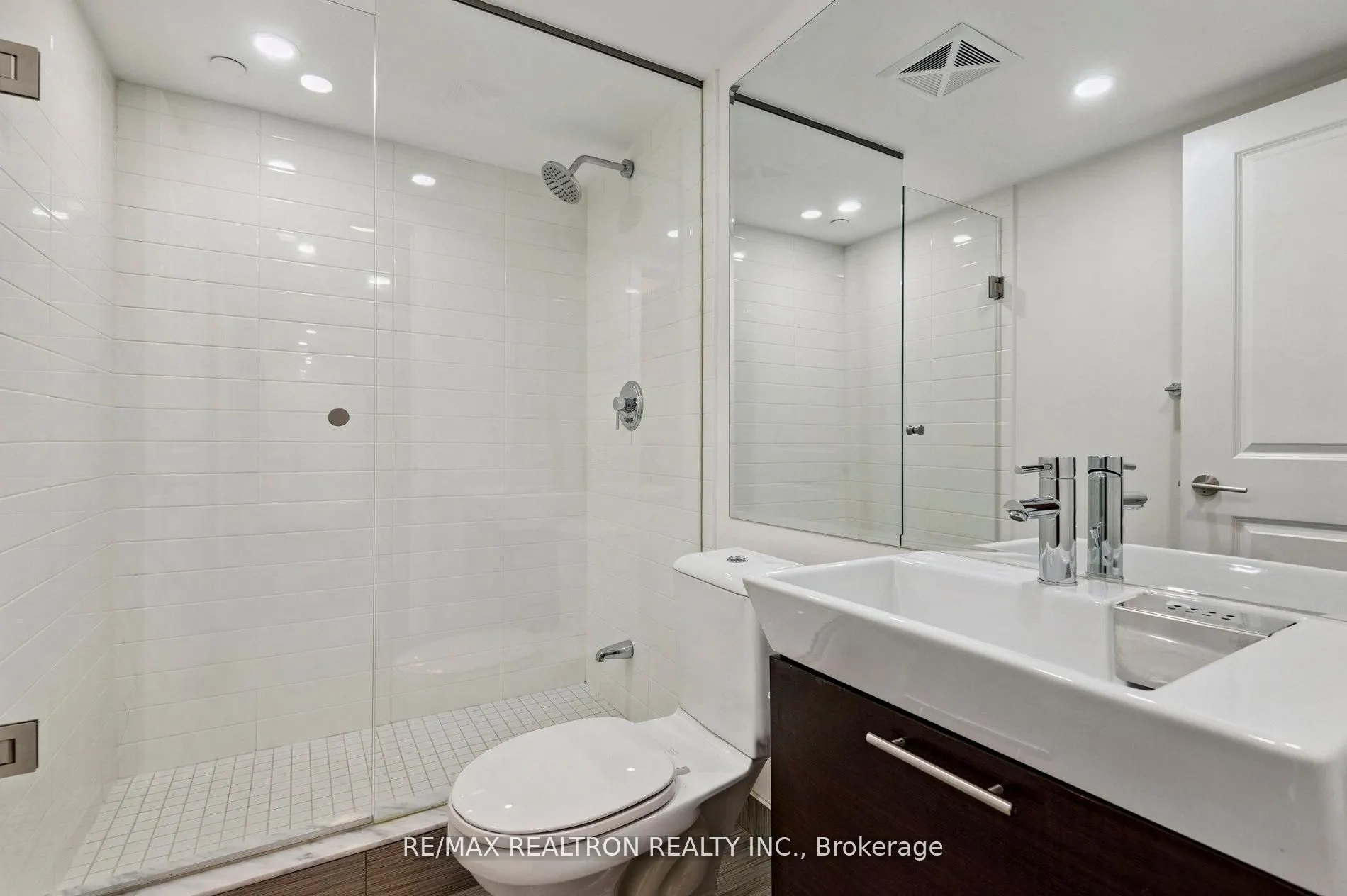 386 Yonge Street, #2201