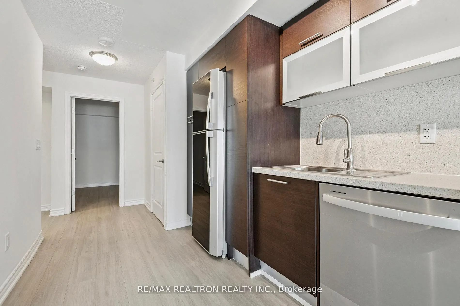 386 Yonge Street, #2201