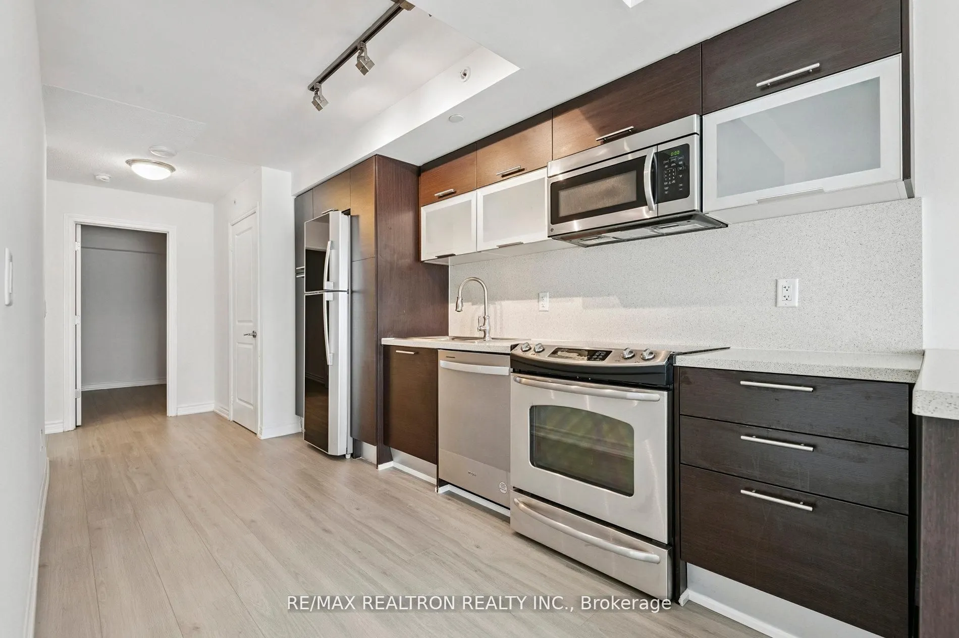 386 Yonge Street, #2201