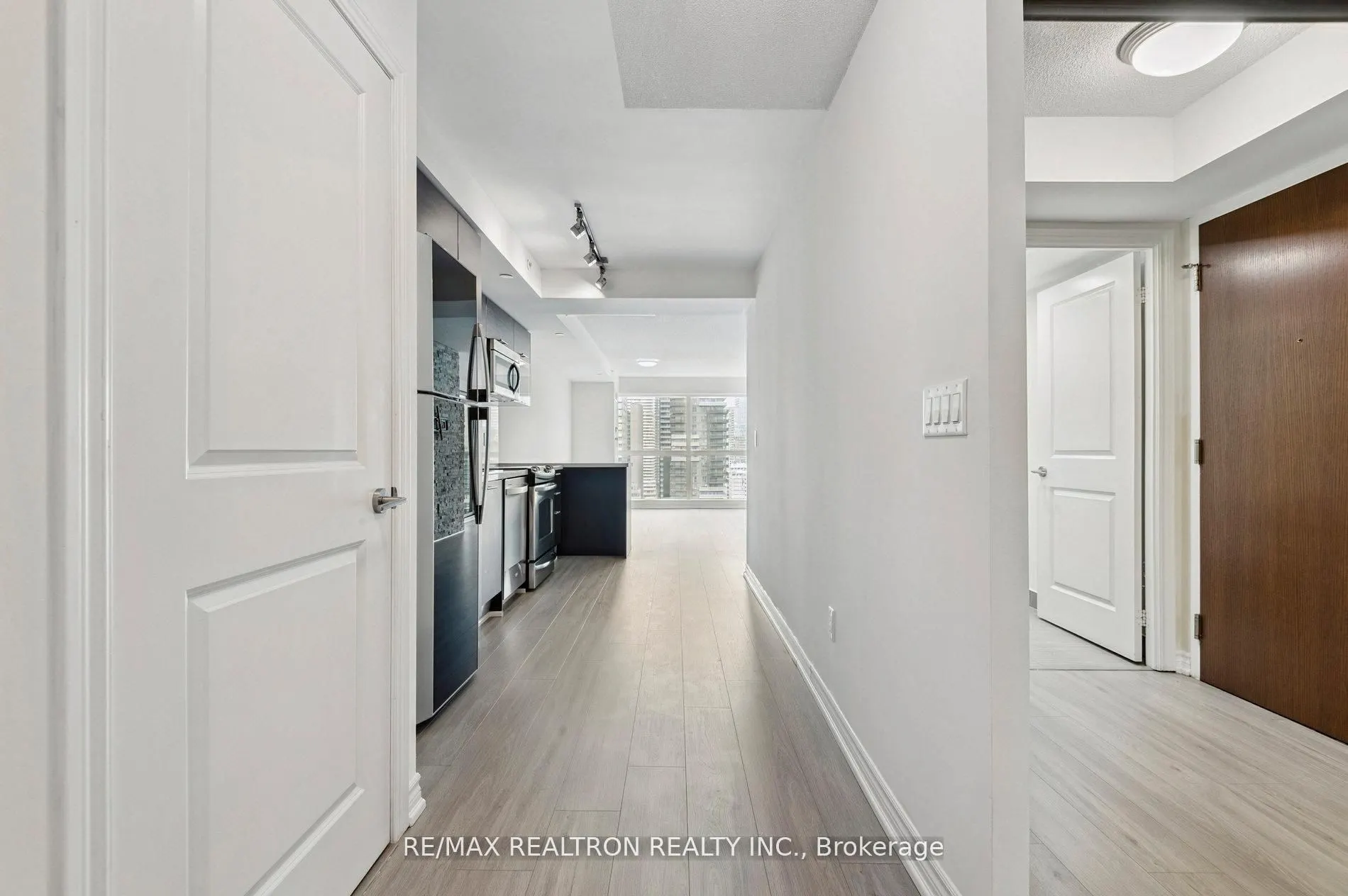 386 Yonge Street, #2201