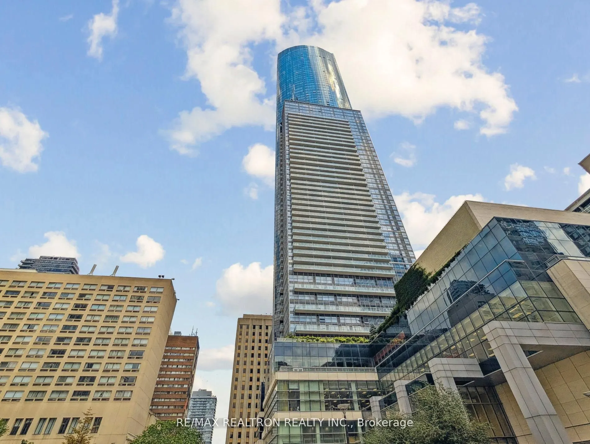 386 Yonge Street, #2201