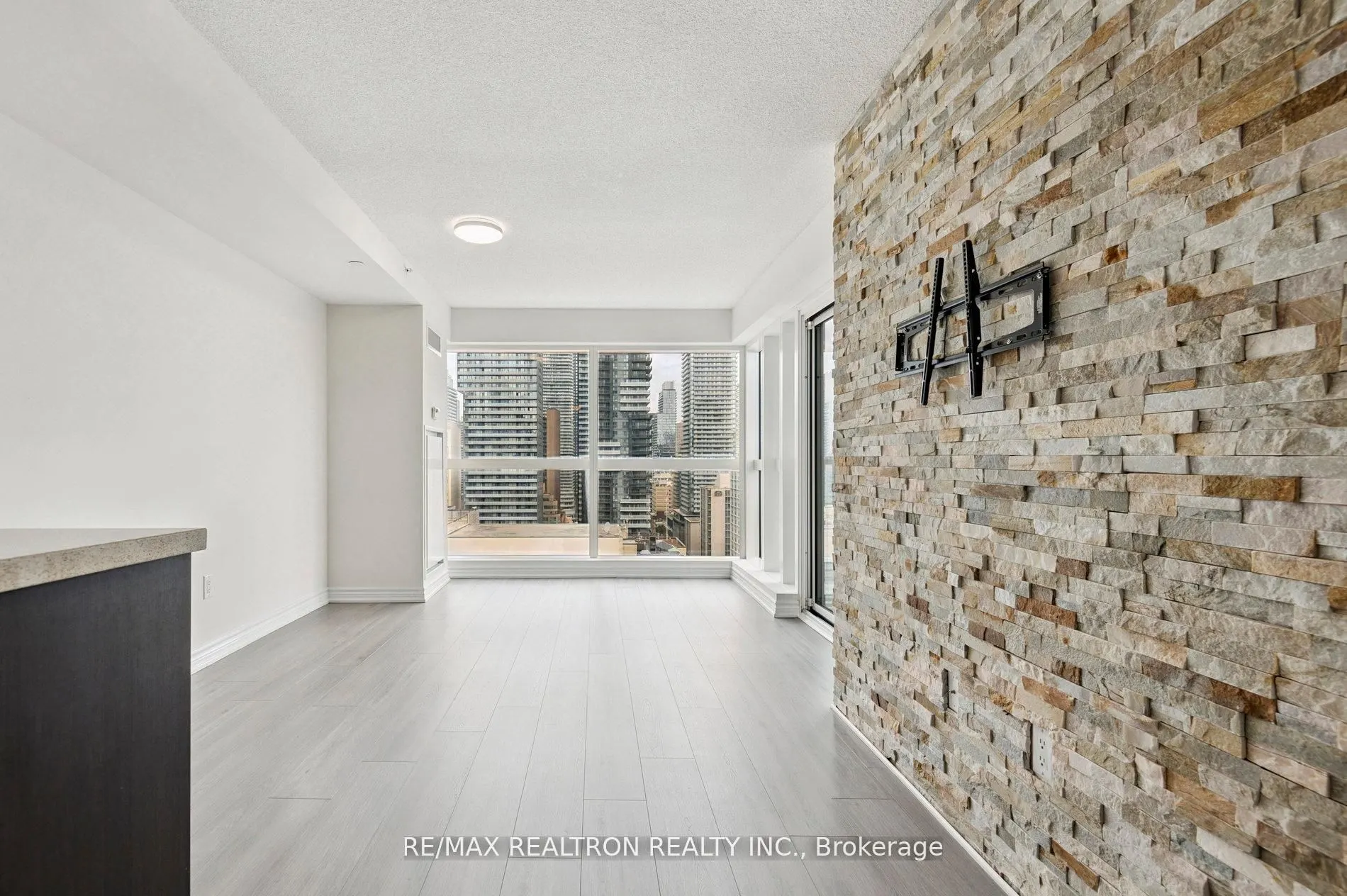 386 Yonge Street, #2201