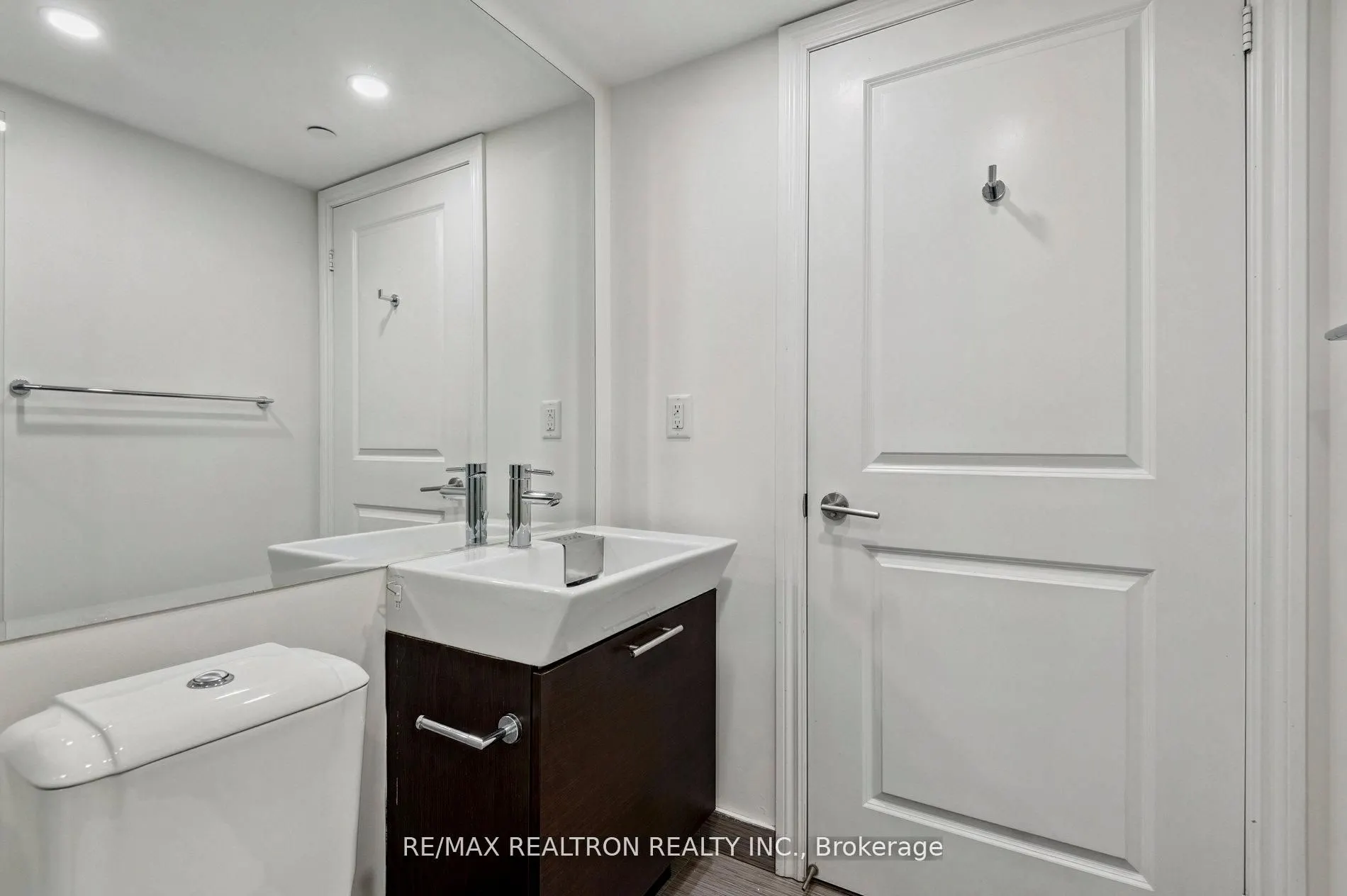 386 Yonge Street, #2201