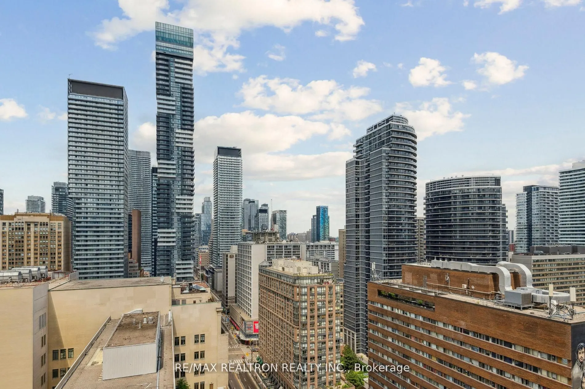386 Yonge Street, #2201