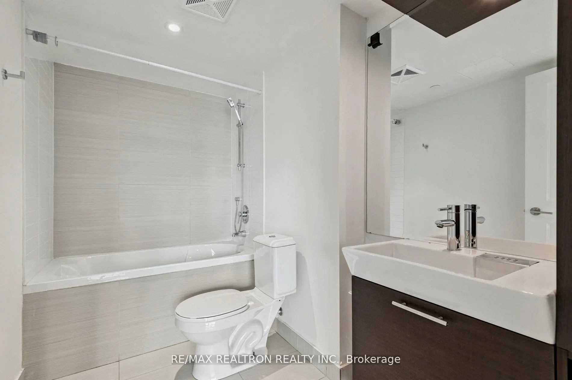 386 Yonge Street, #2201