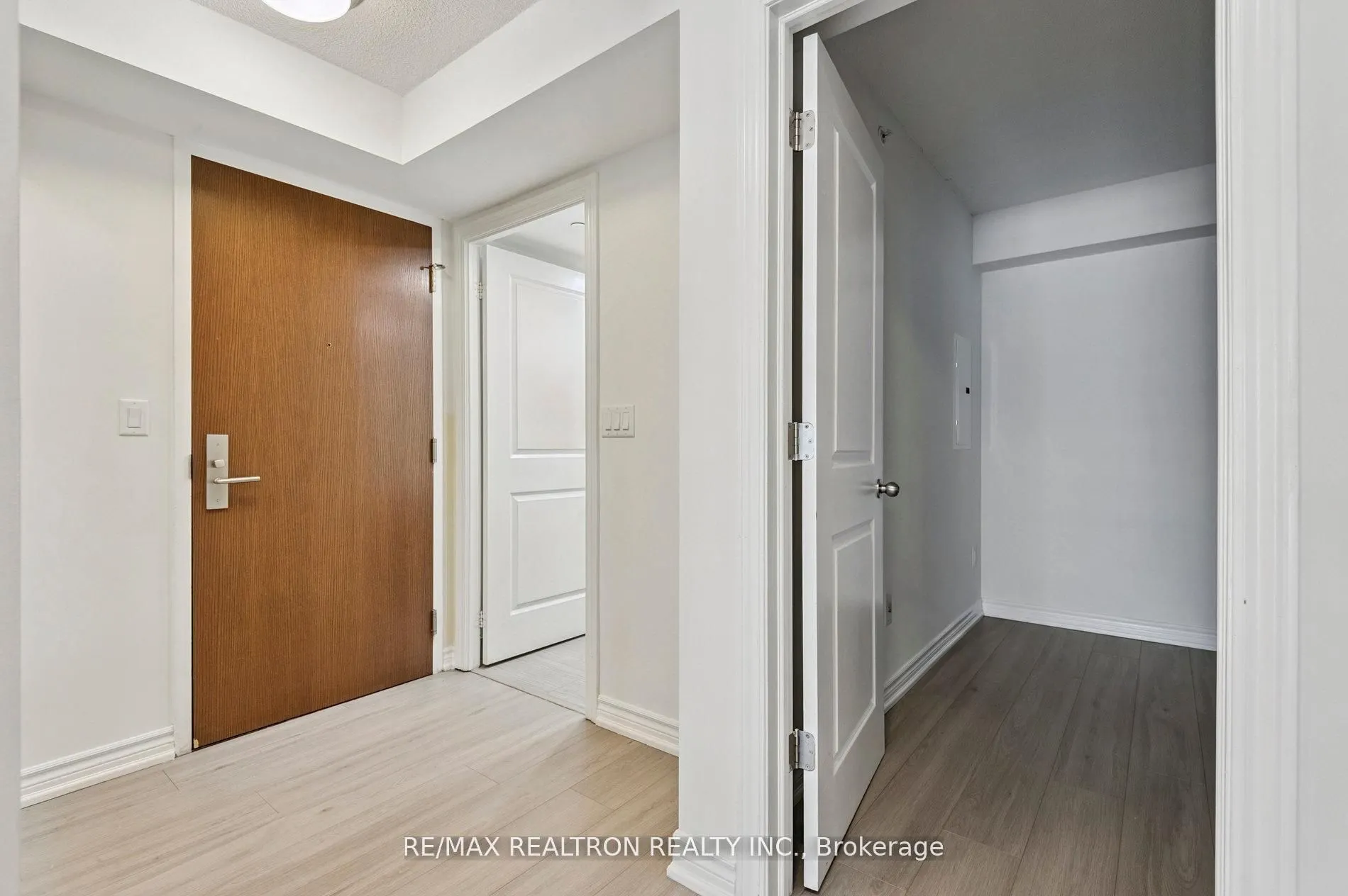 386 Yonge Street, #2201