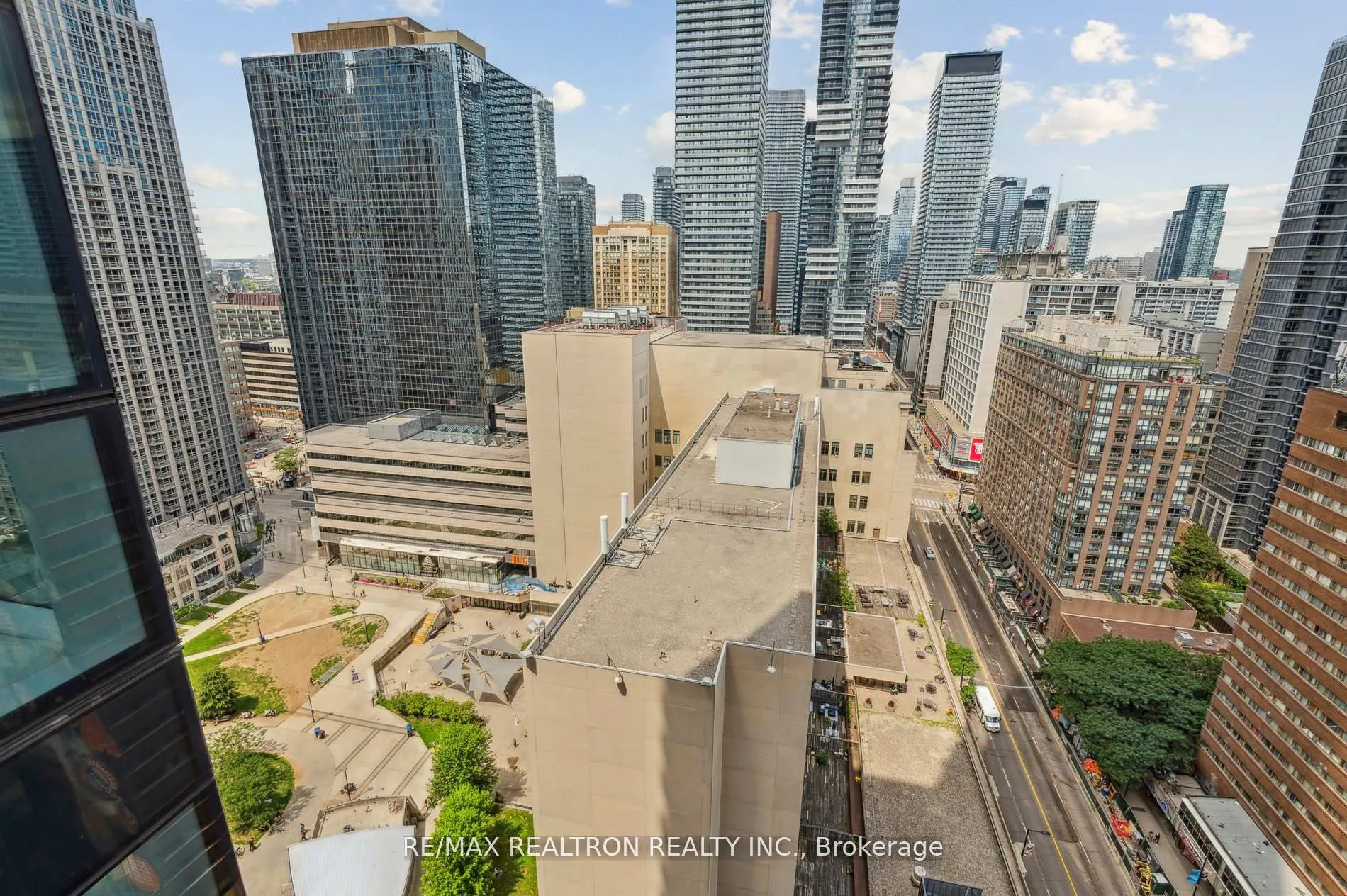 386 Yonge Street, #2201