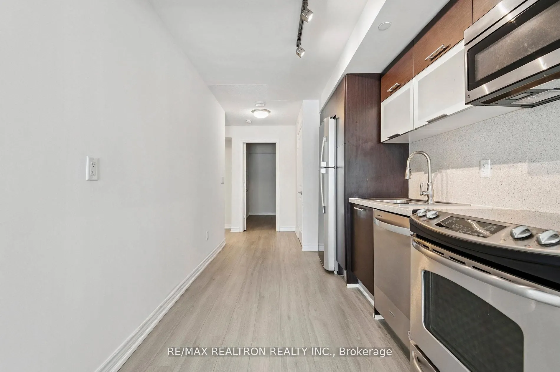 386 Yonge Street, #2201
