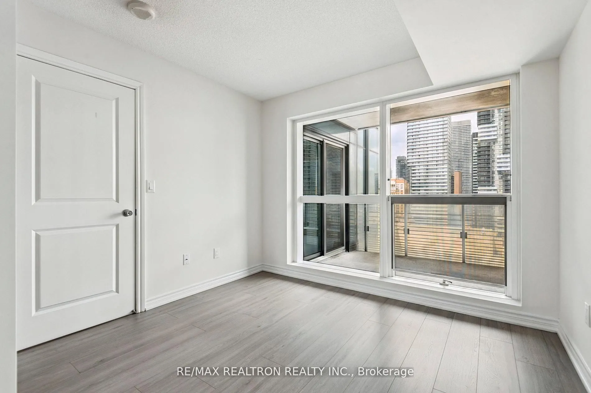 386 Yonge Street, #2201