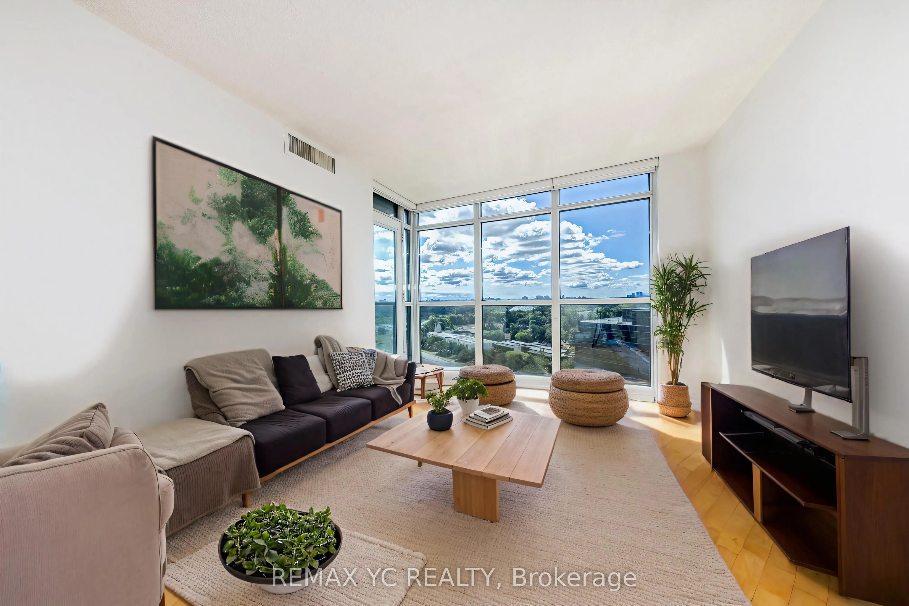 28 Harrison Garden Boulevard, #1605
