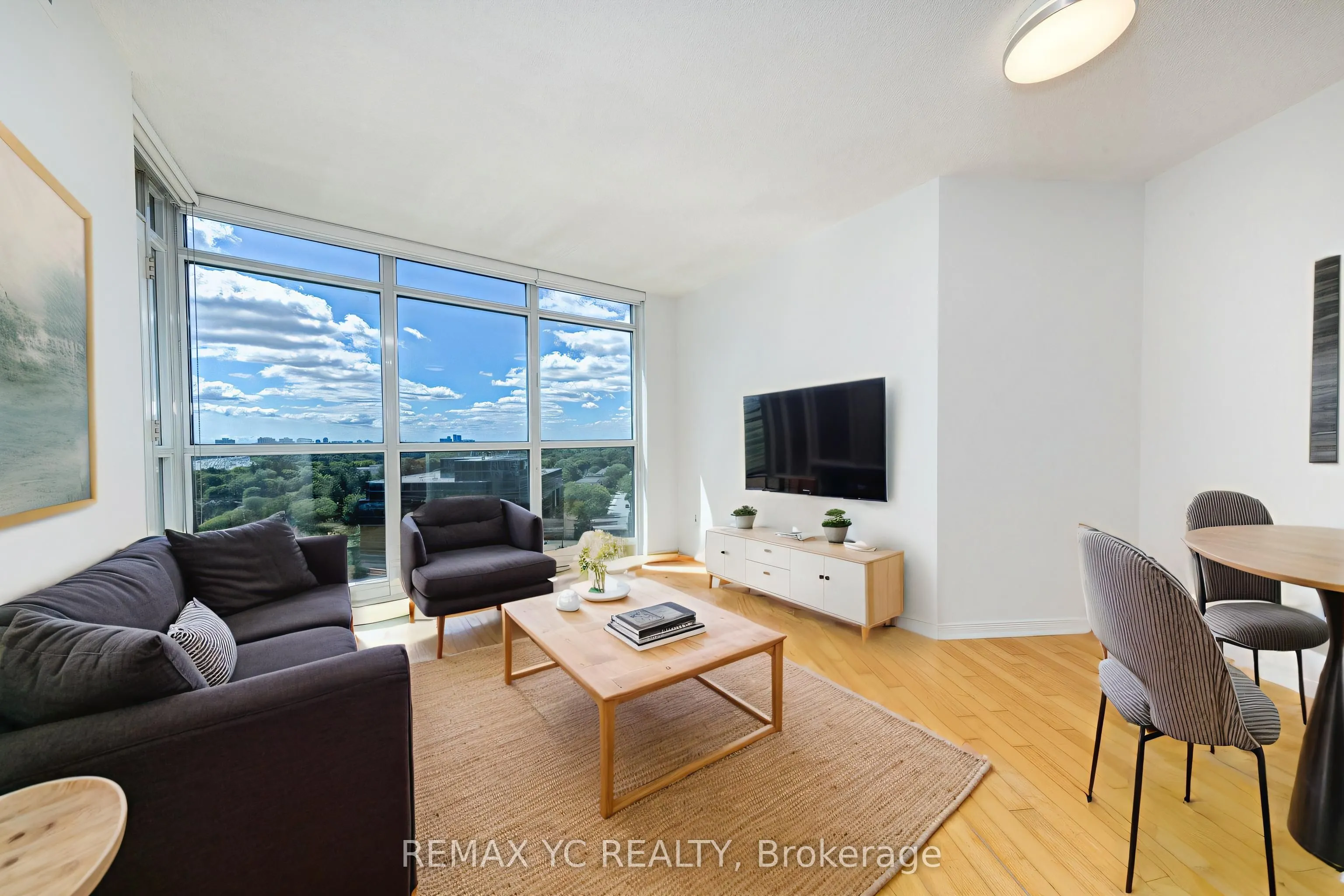 28 Harrison Garden Boulevard, #1605