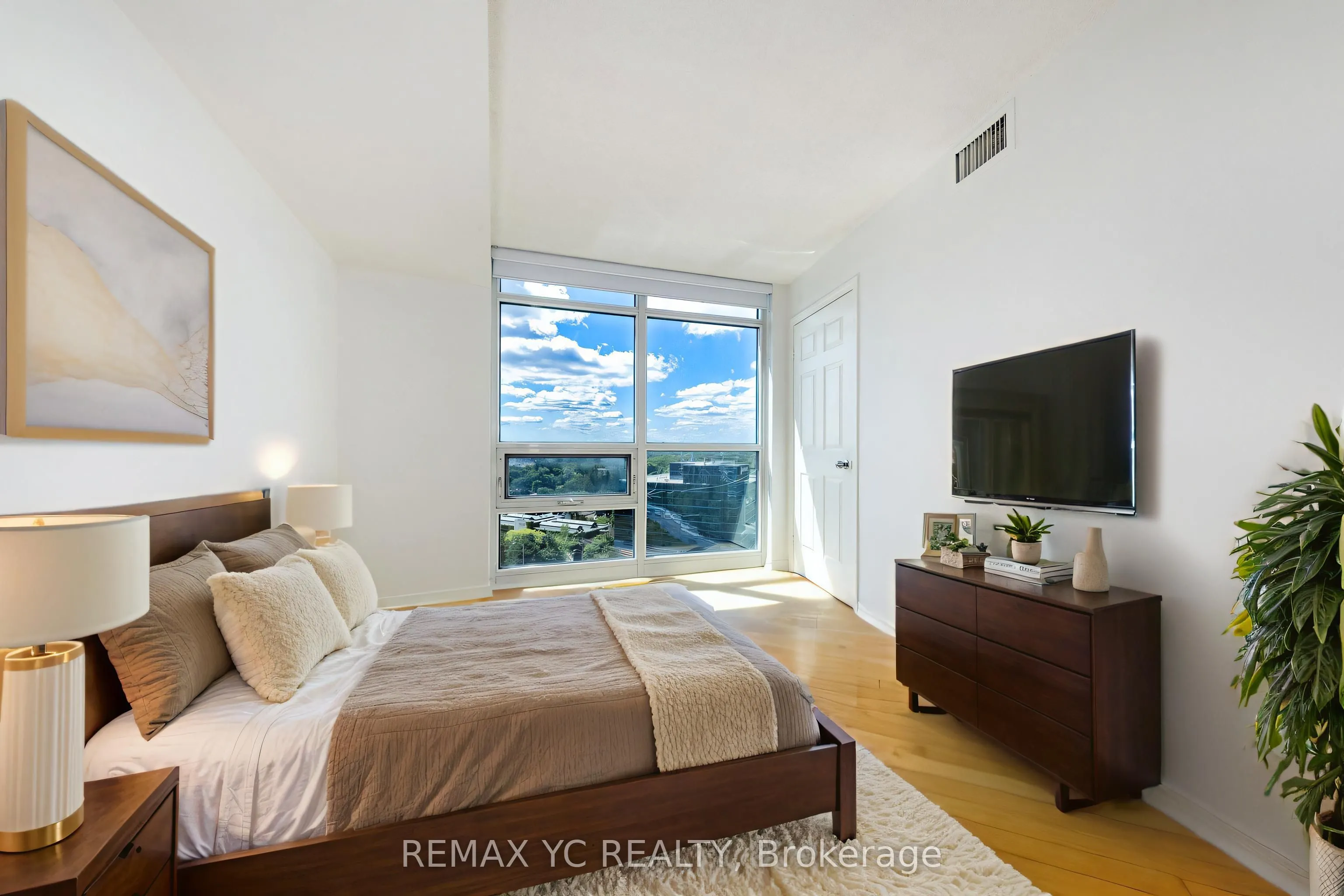 28 Harrison Garden Boulevard, #1605