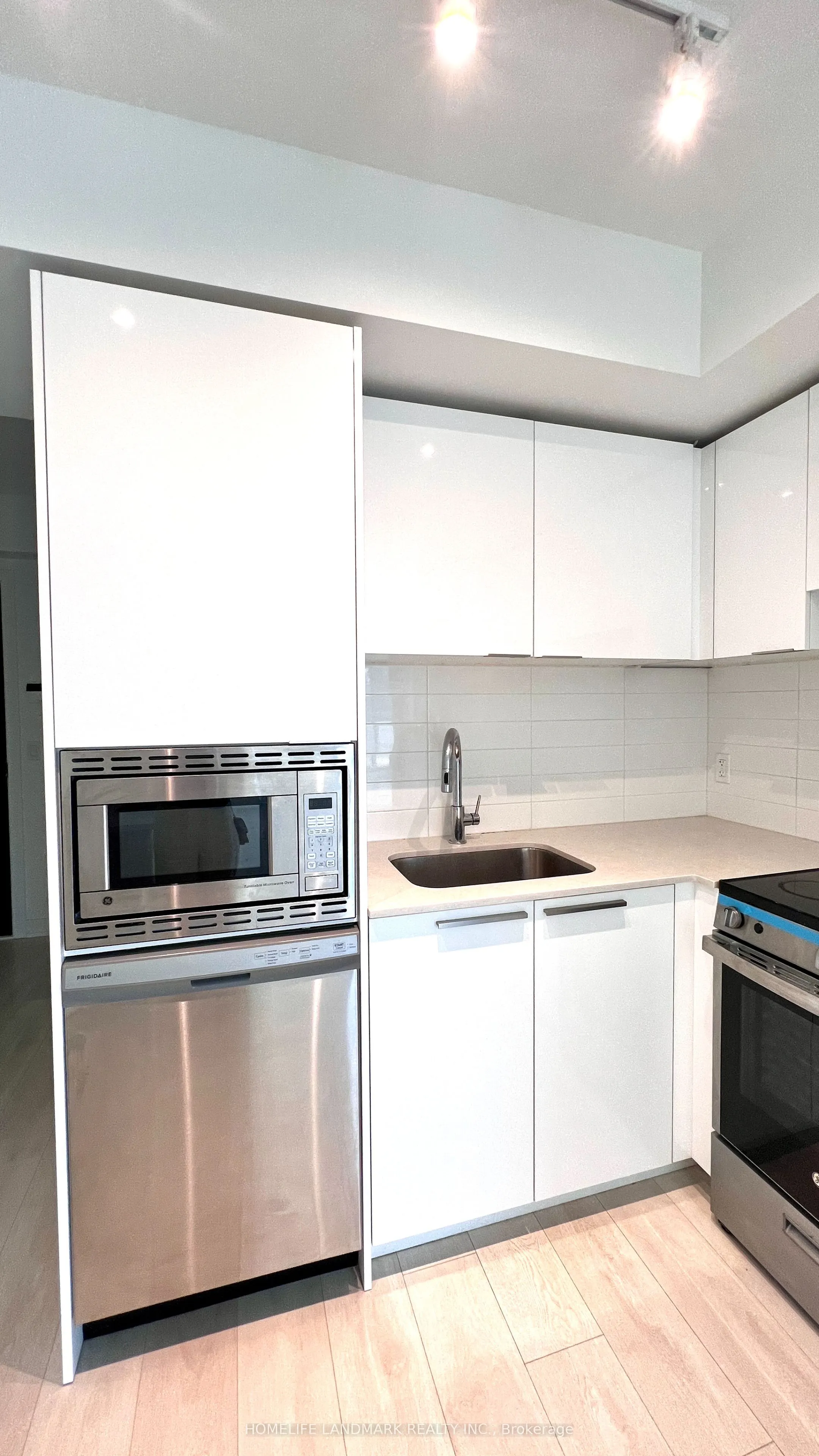 501 Yonge Street, #2009